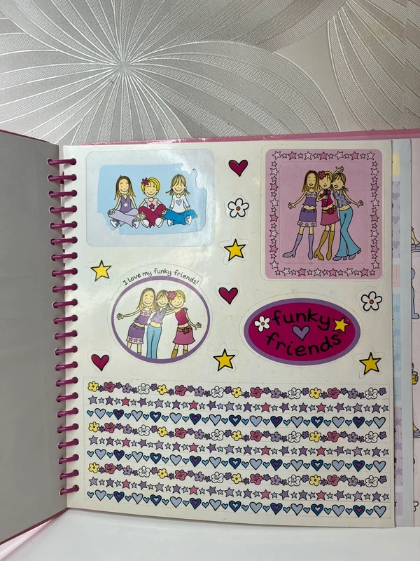 „Funky Memories“ prisiminimų ir užrašų knyga mergaitėms