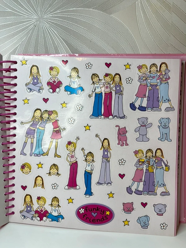 „Funky Memories“ prisiminimų ir užrašų knyga mergaitėms