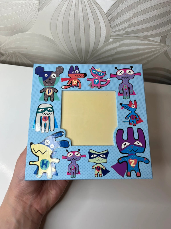 Vaikiškas rėmelis su monstriukais