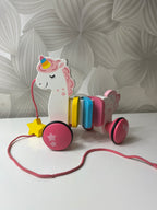 Medinis traukiamas žaislas – vienaragis