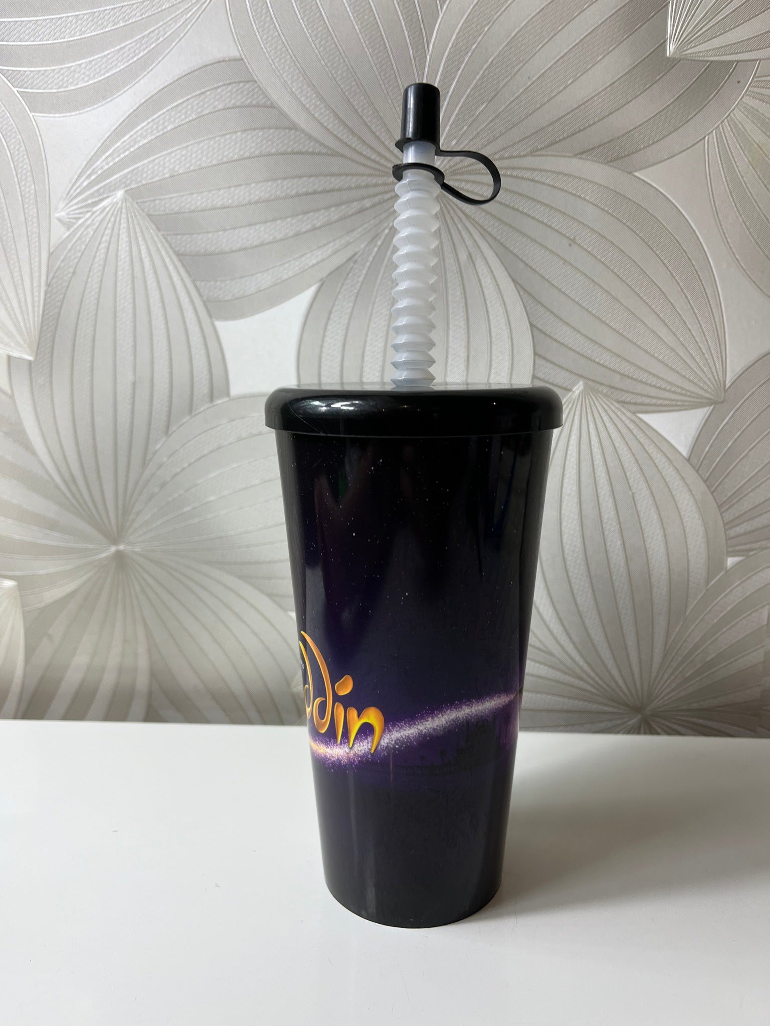 „Aladdin“ plastikinė gertuvė su šiaudeliu