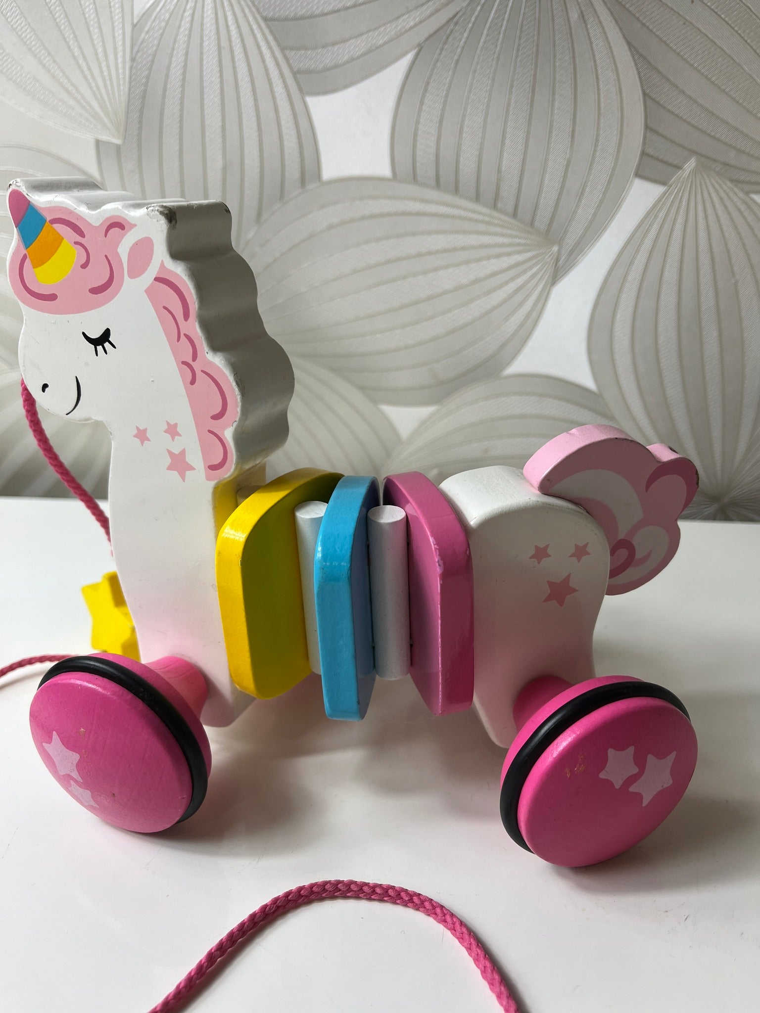 Medinis traukiamas žaislas – vienaragis