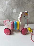 Medinis traukiamas žaislas – vienaragis