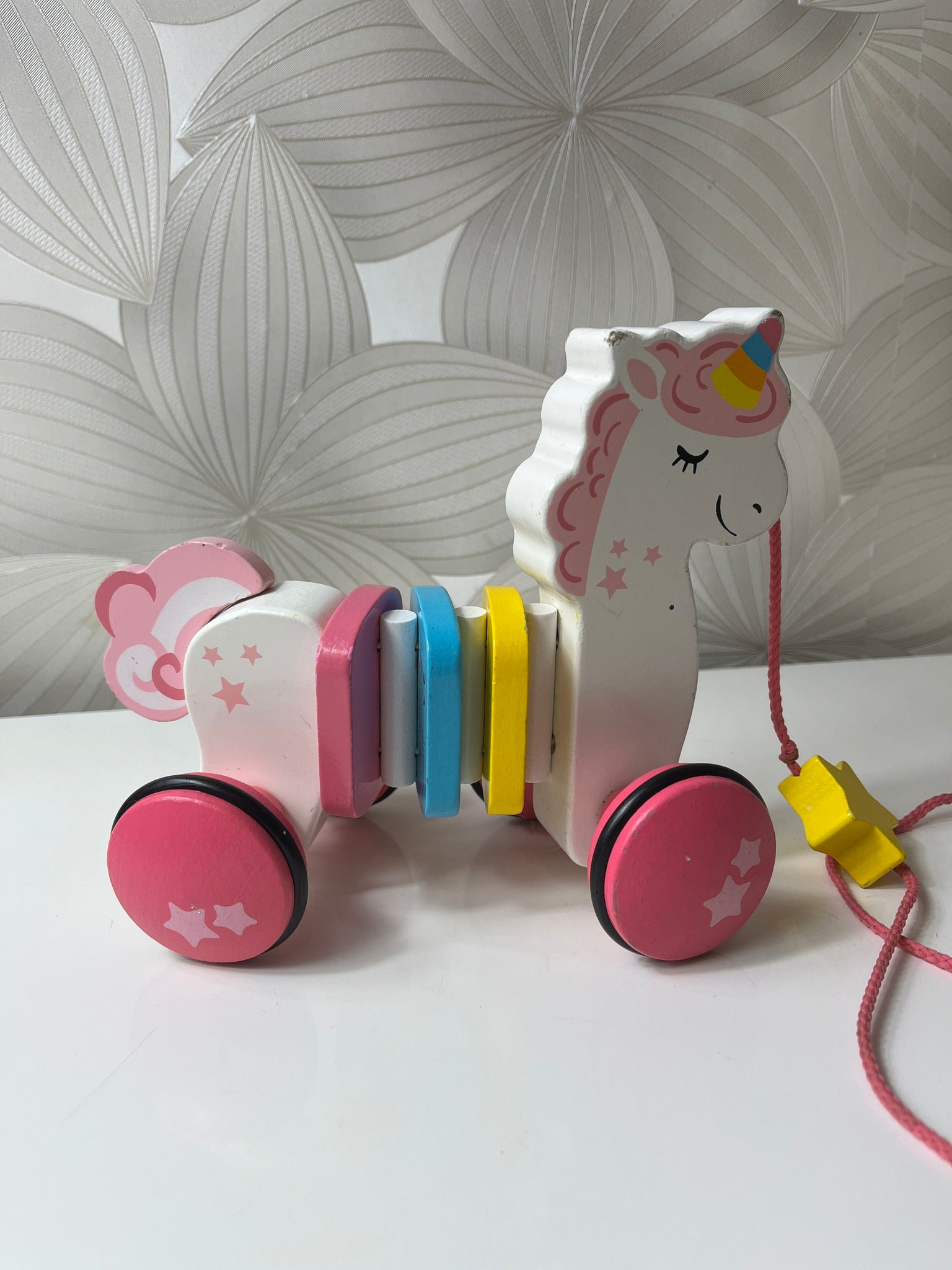 Medinis traukiamas žaislas – vienaragis