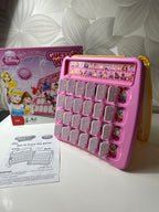Stalo žaidimas „Guess Who?“ Disney Princess versija – spėliojimo žaidimas vaikams.