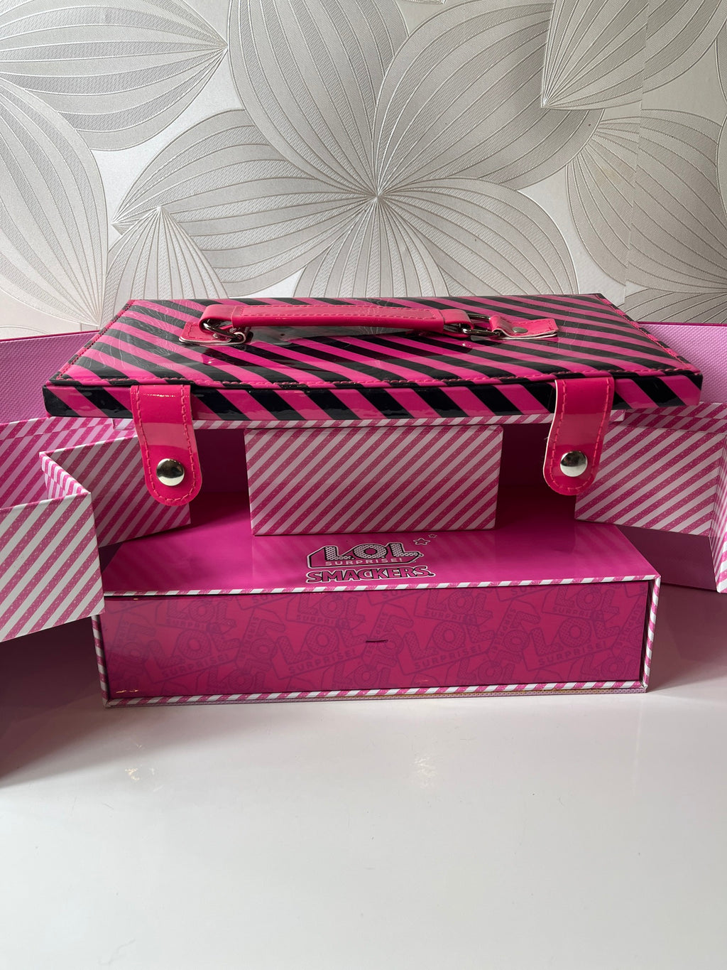 „L.O.L. Surprise“ papuošalų, kosmetikos ar daiktų laikymo dėžutė su stalčiukais