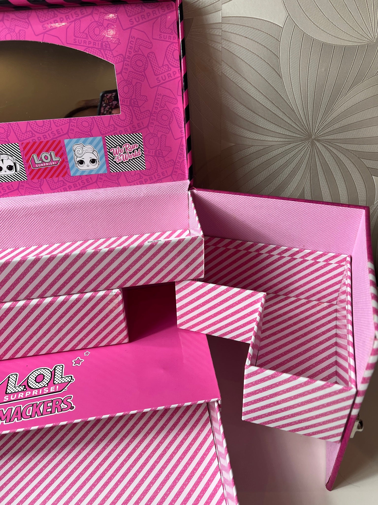 „L.O.L. Surprise“ papuošalų, kosmetikos ar daiktų laikymo dėžutė su stalčiukais