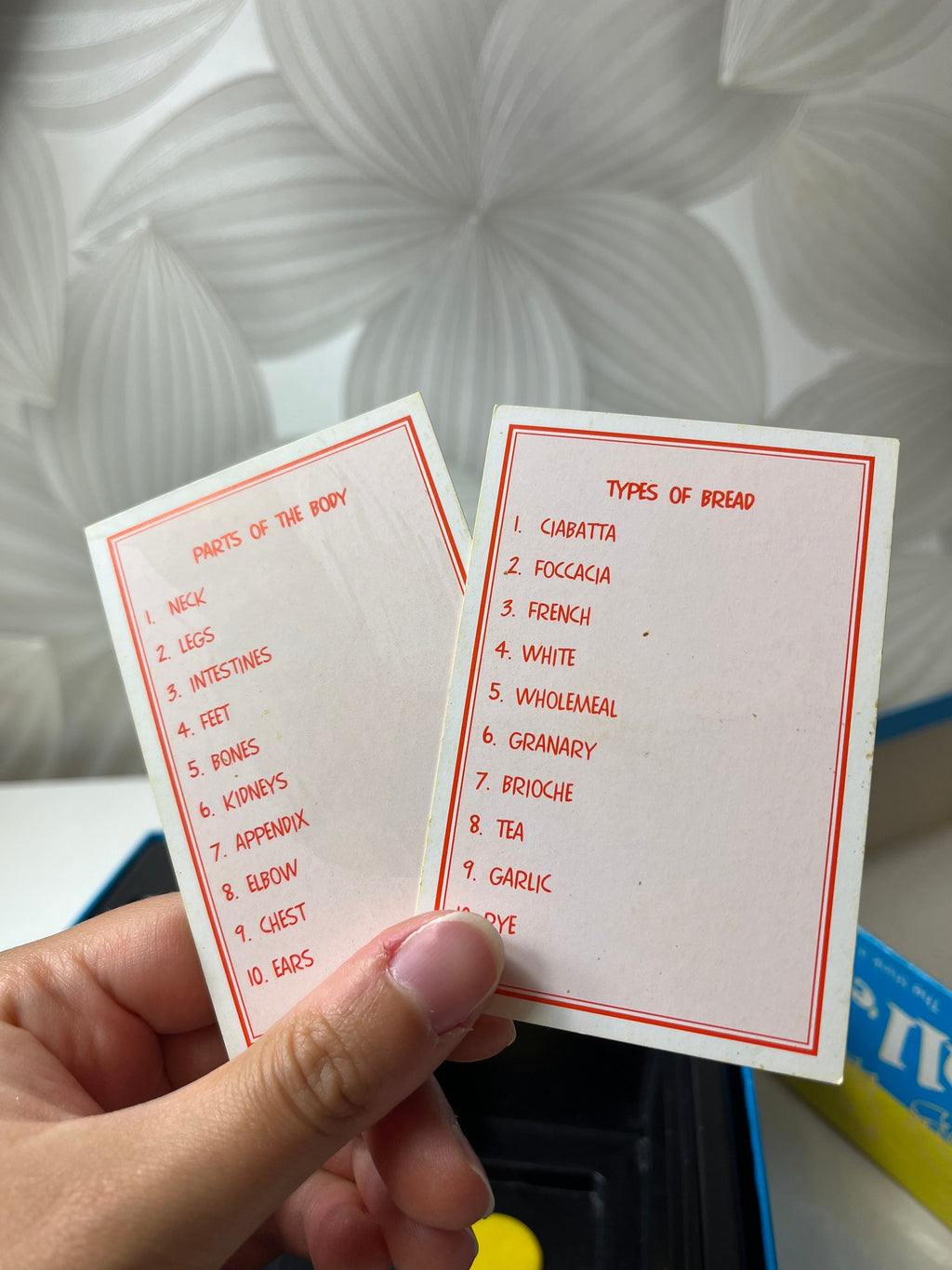 Stalo žaidimas „Call ’em All!”