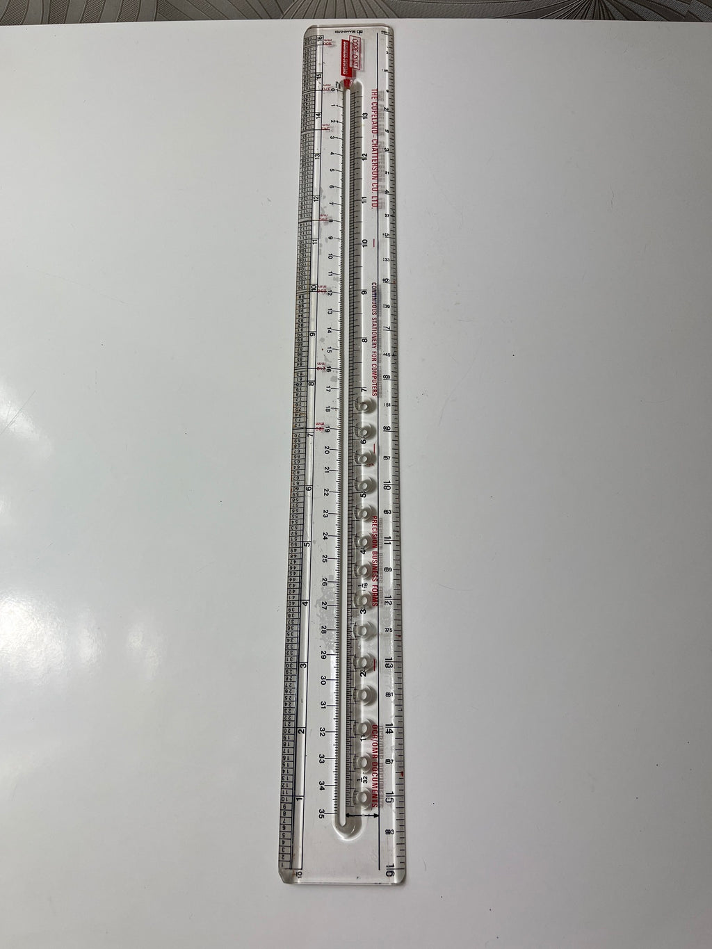 Ilga liniuotė su skirtingais matmenimis