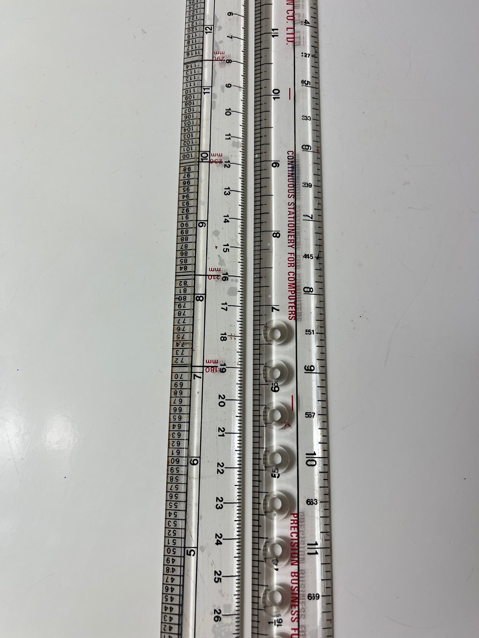 Ilga liniuotė su skirtingais matmenimis