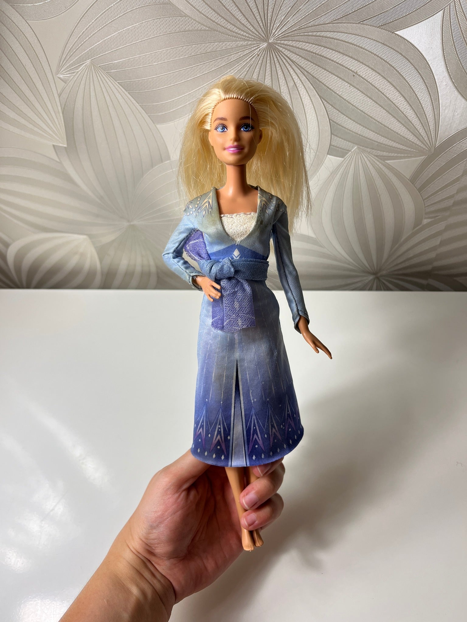 Barbė su „Frozen“ suknele