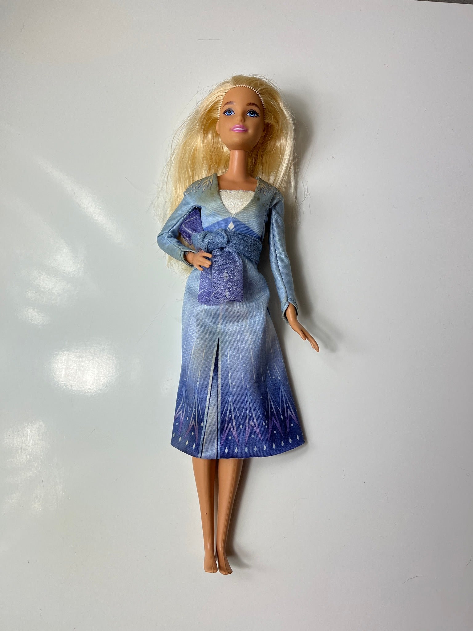 Barbė su „Frozen“ suknele