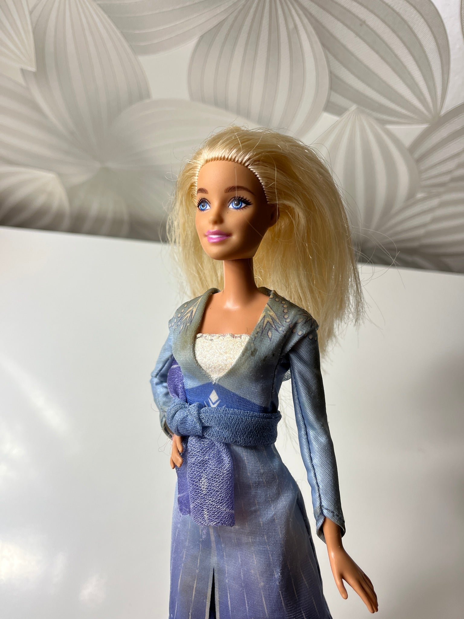 Barbė su „Frozen“ suknele