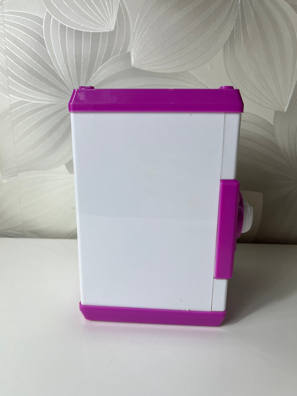 Elektroninė seifo formos taupyklė