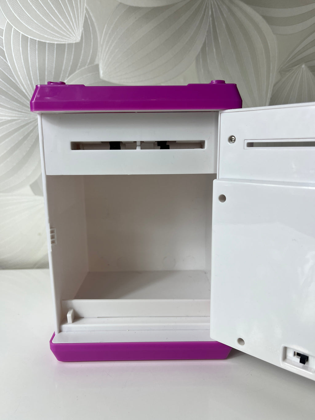 Elektroninė seifo formos taupyklė