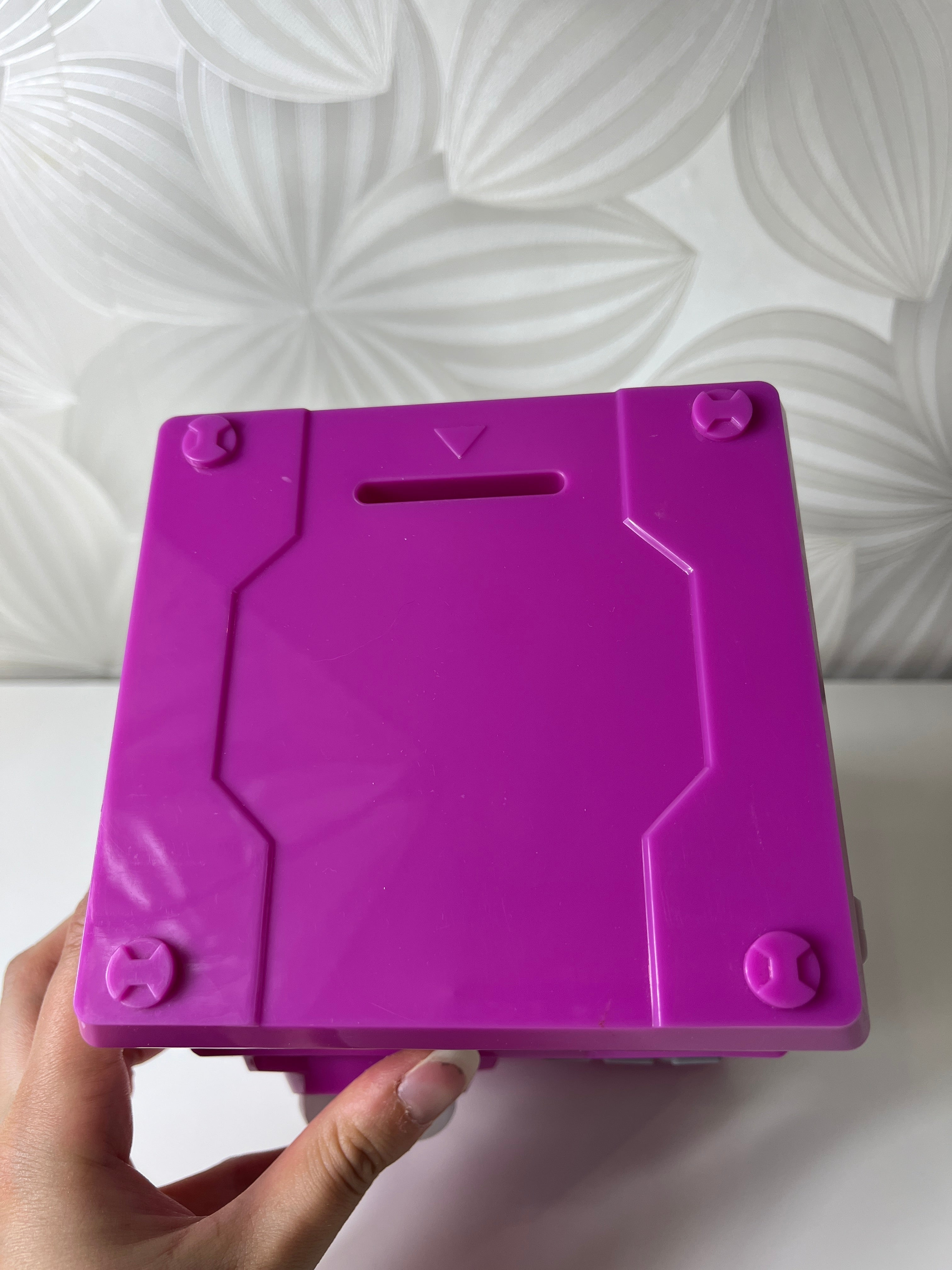 Elektroninė seifo formos taupyklė