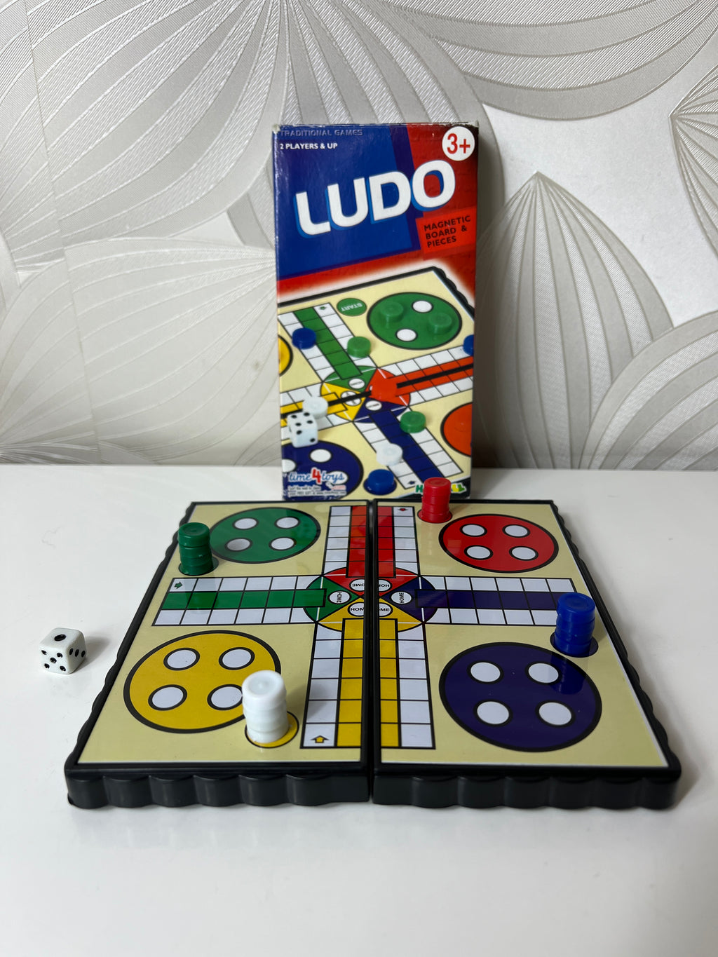 Stalo žaidimas „Ludo“ su magnetinėmis figūrėlėmis