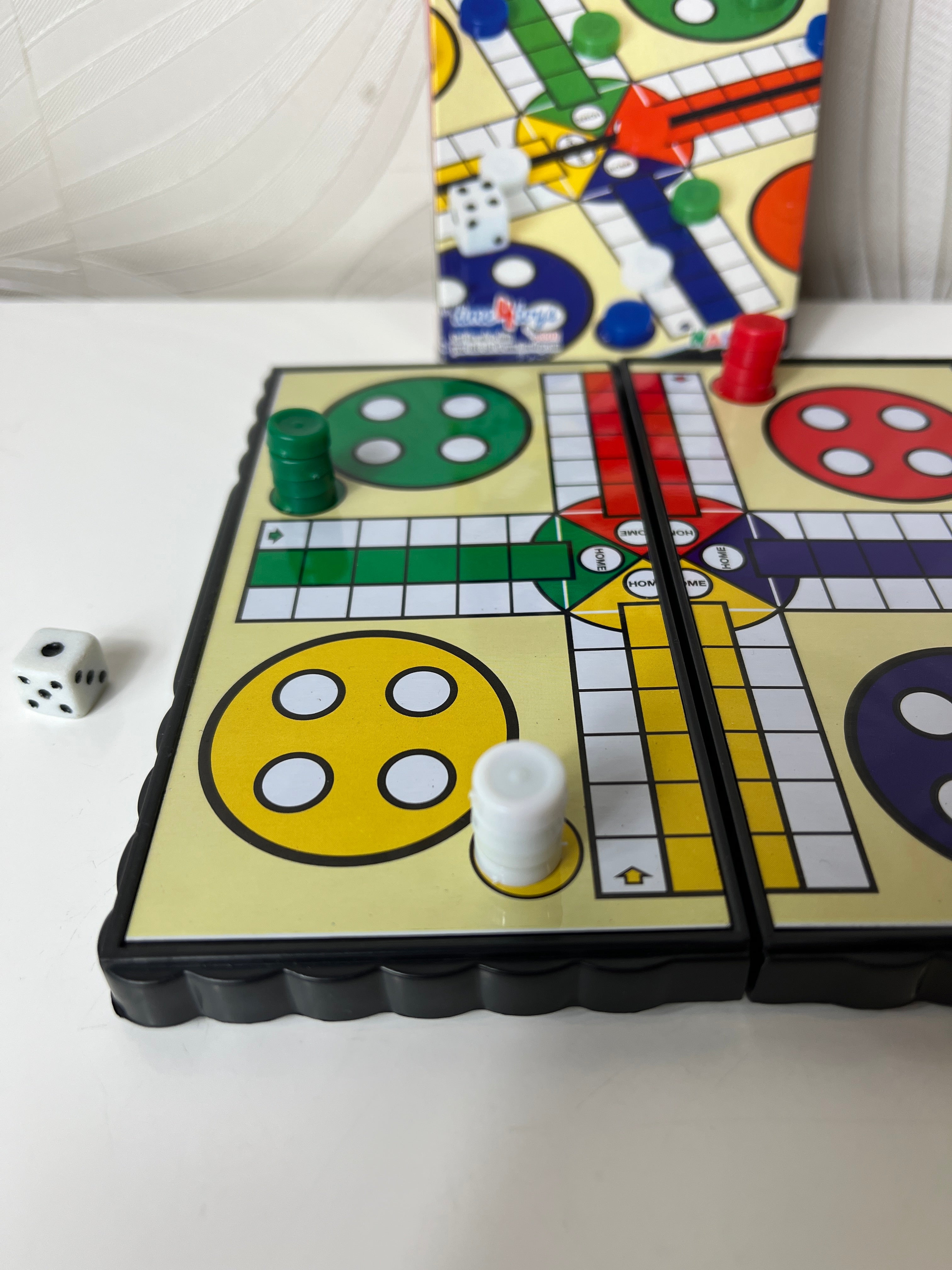 Stalo žaidimas „Ludo“ su magnetinėmis figūrėlėmis