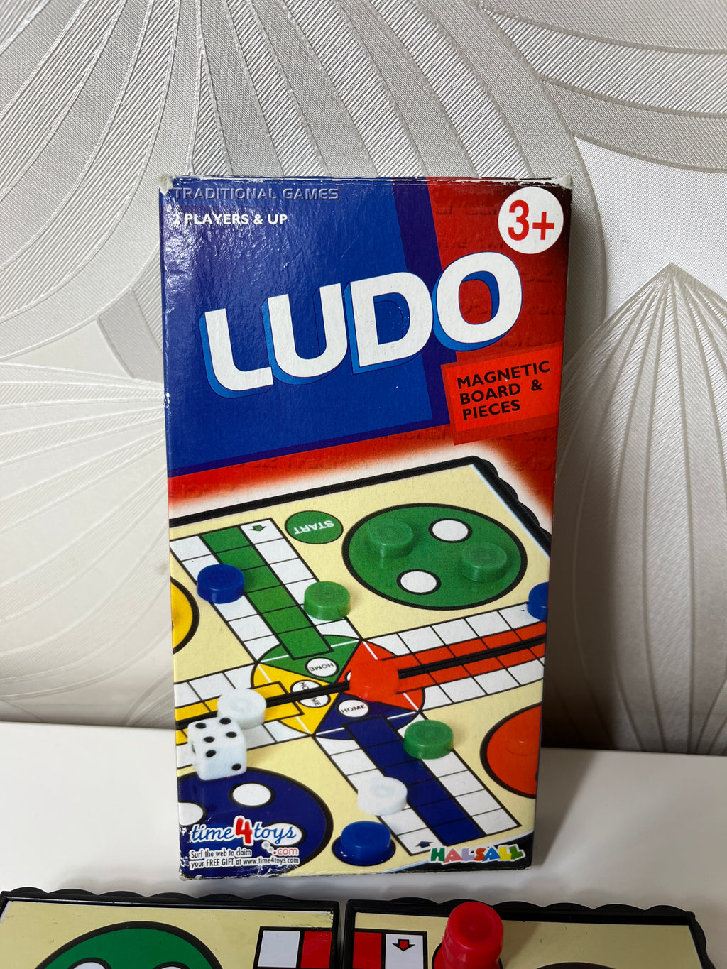 Stalo žaidimas „Ludo“ su magnetinėmis figūrėlėmis