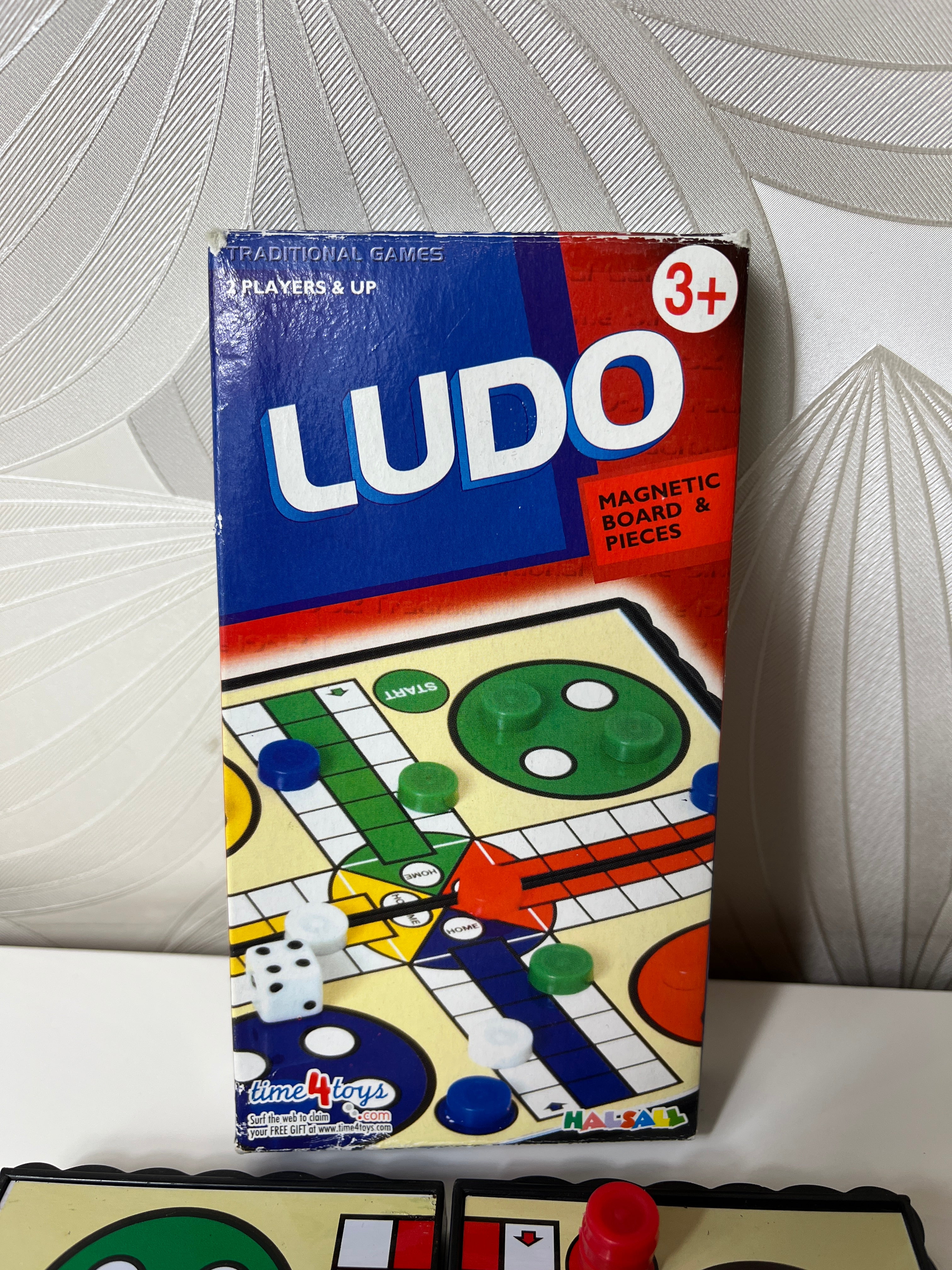 Stalo žaidimas „Ludo“ su magnetinėmis figūrėlėmis