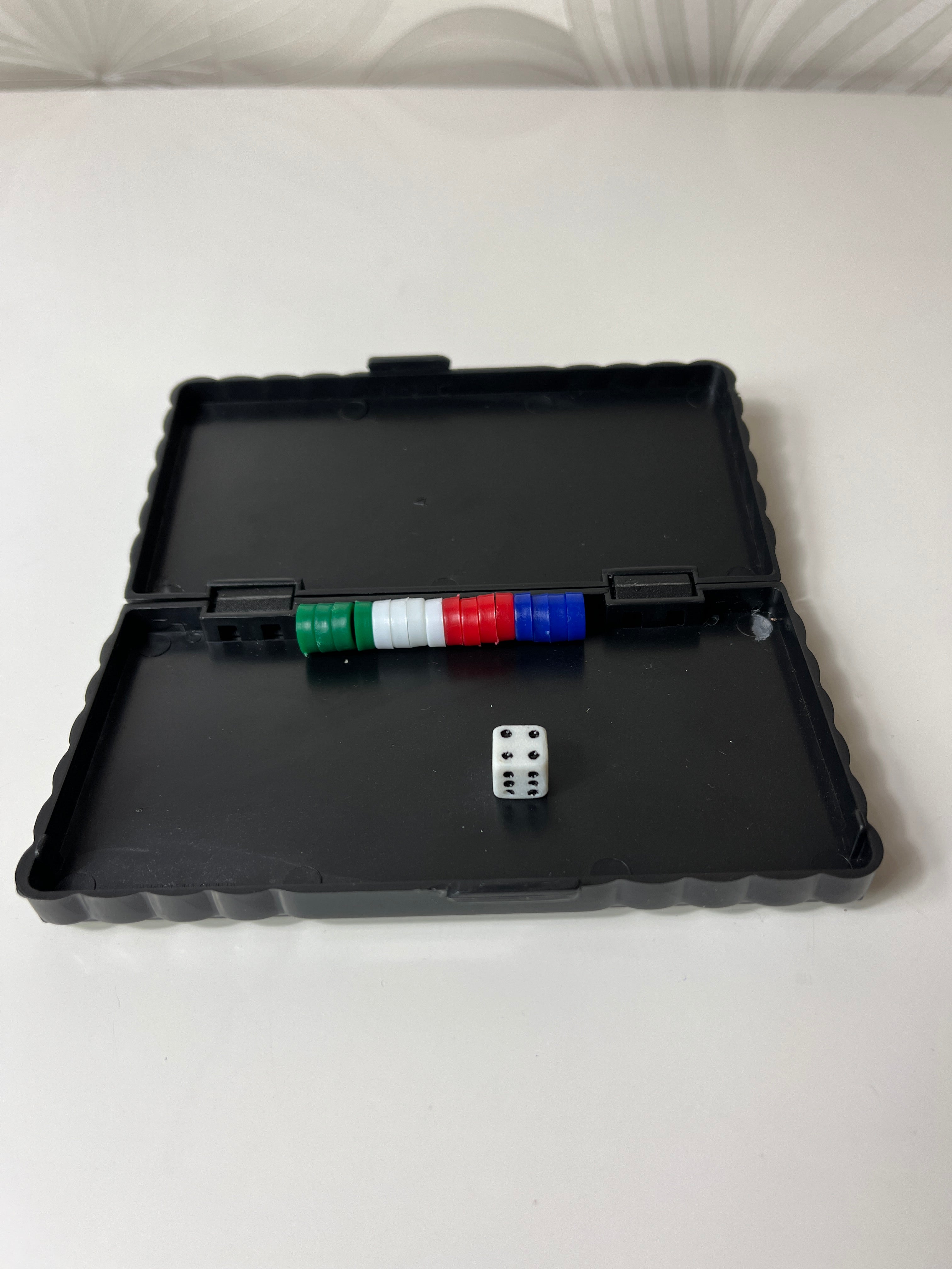 Stalo žaidimas „Ludo“ su magnetinėmis figūrėlėmis