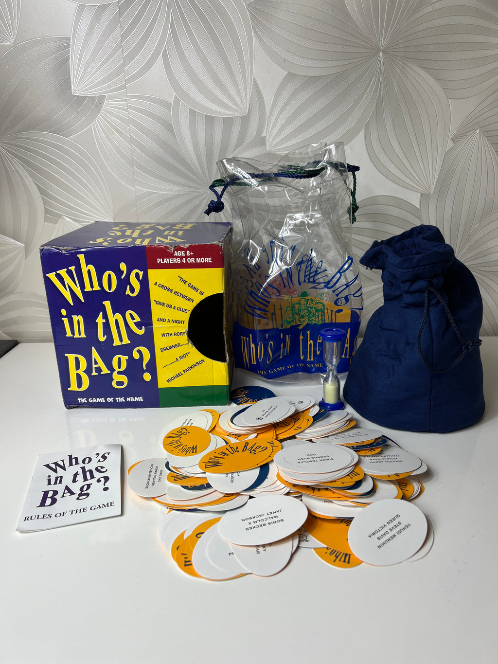 Stalo žaidimas “Who's in the Bag?”