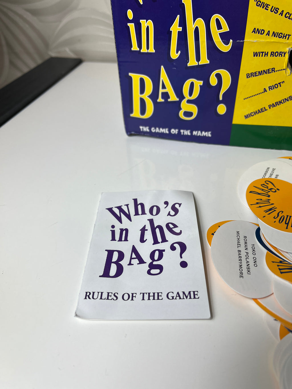 Stalo žaidimas “Who's in the Bag?”