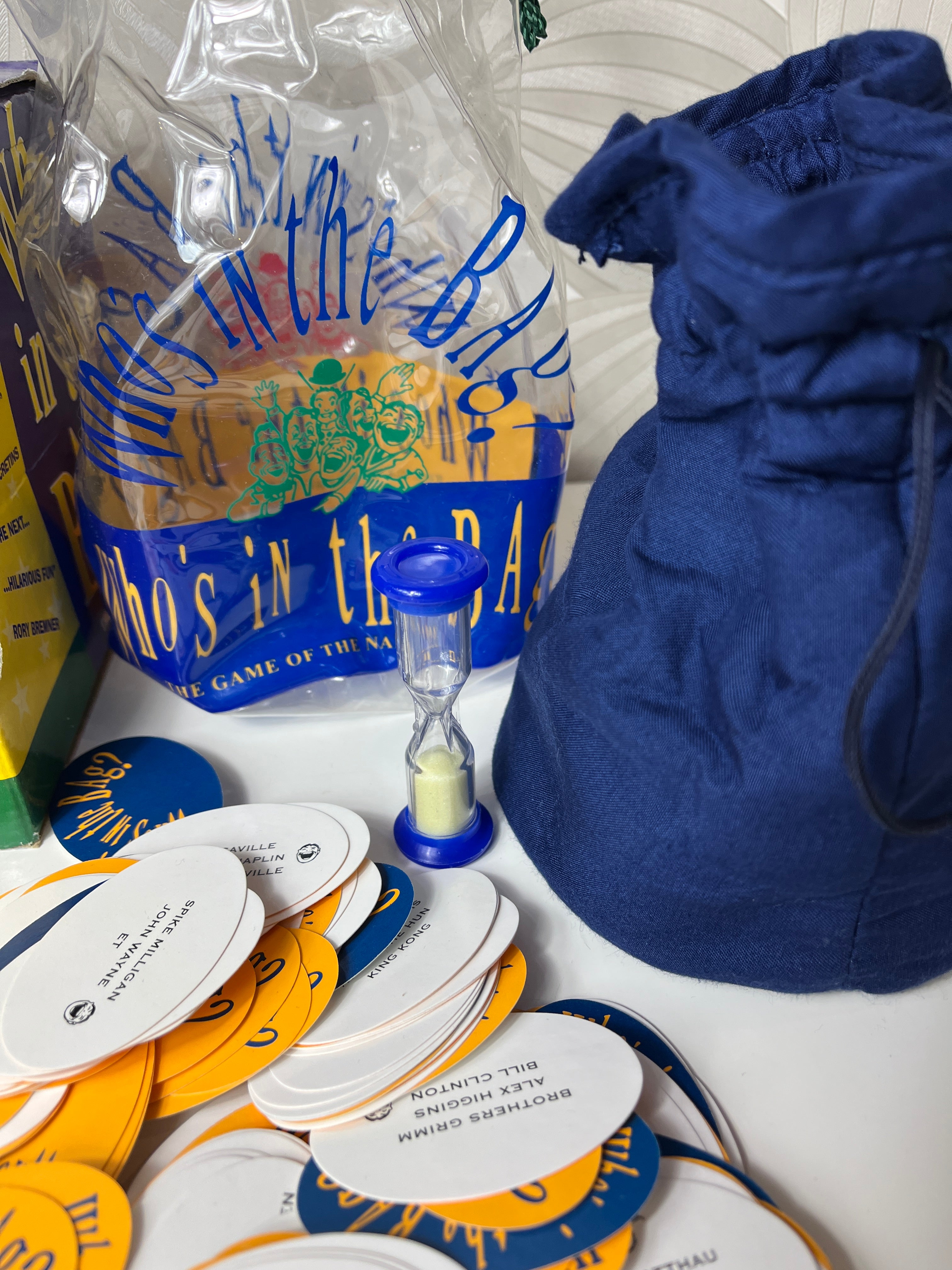 Stalo žaidimas “Who's in the Bag?”