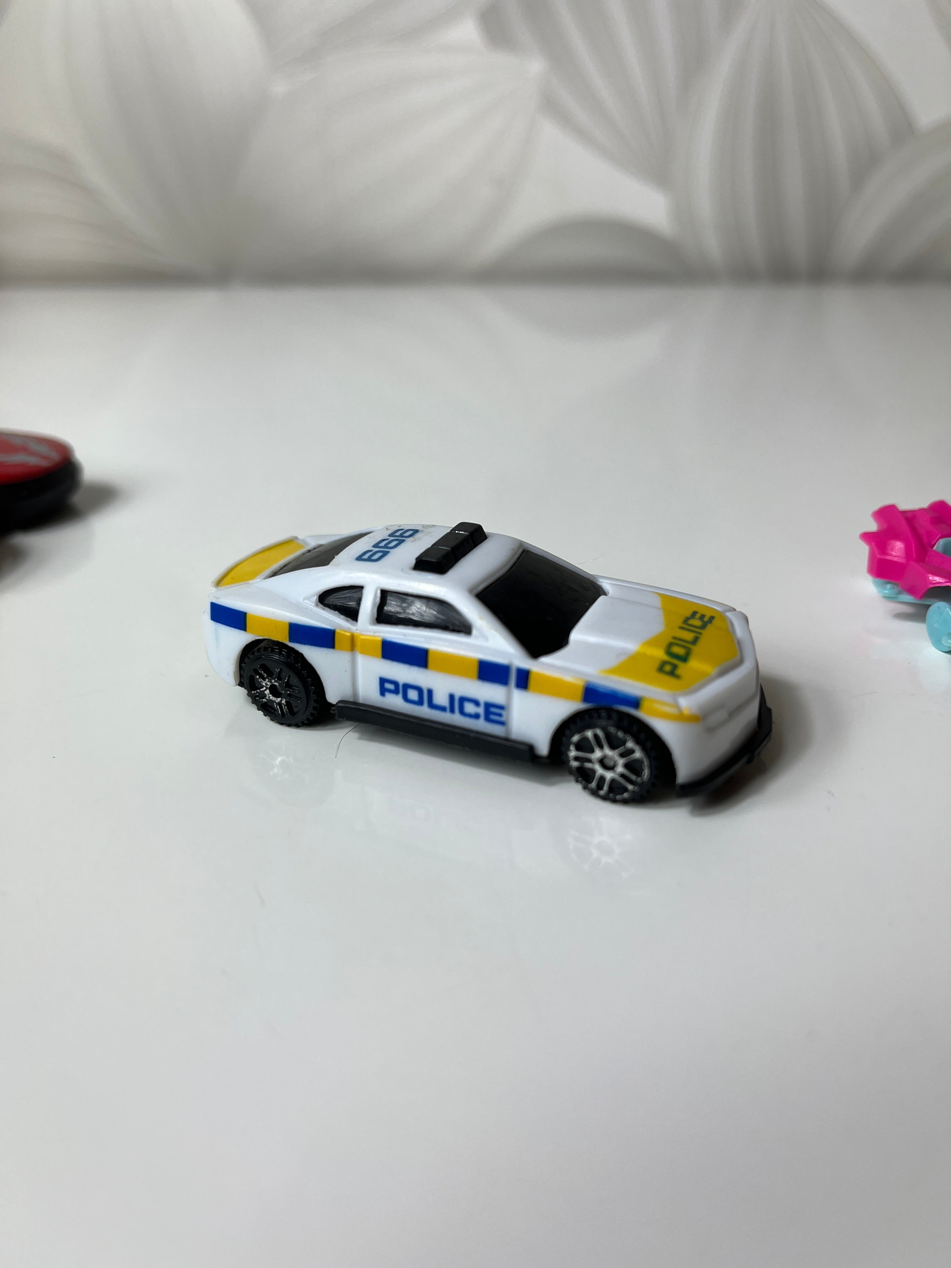 Mini žaisliniai automobiliukai (4 vnt.)