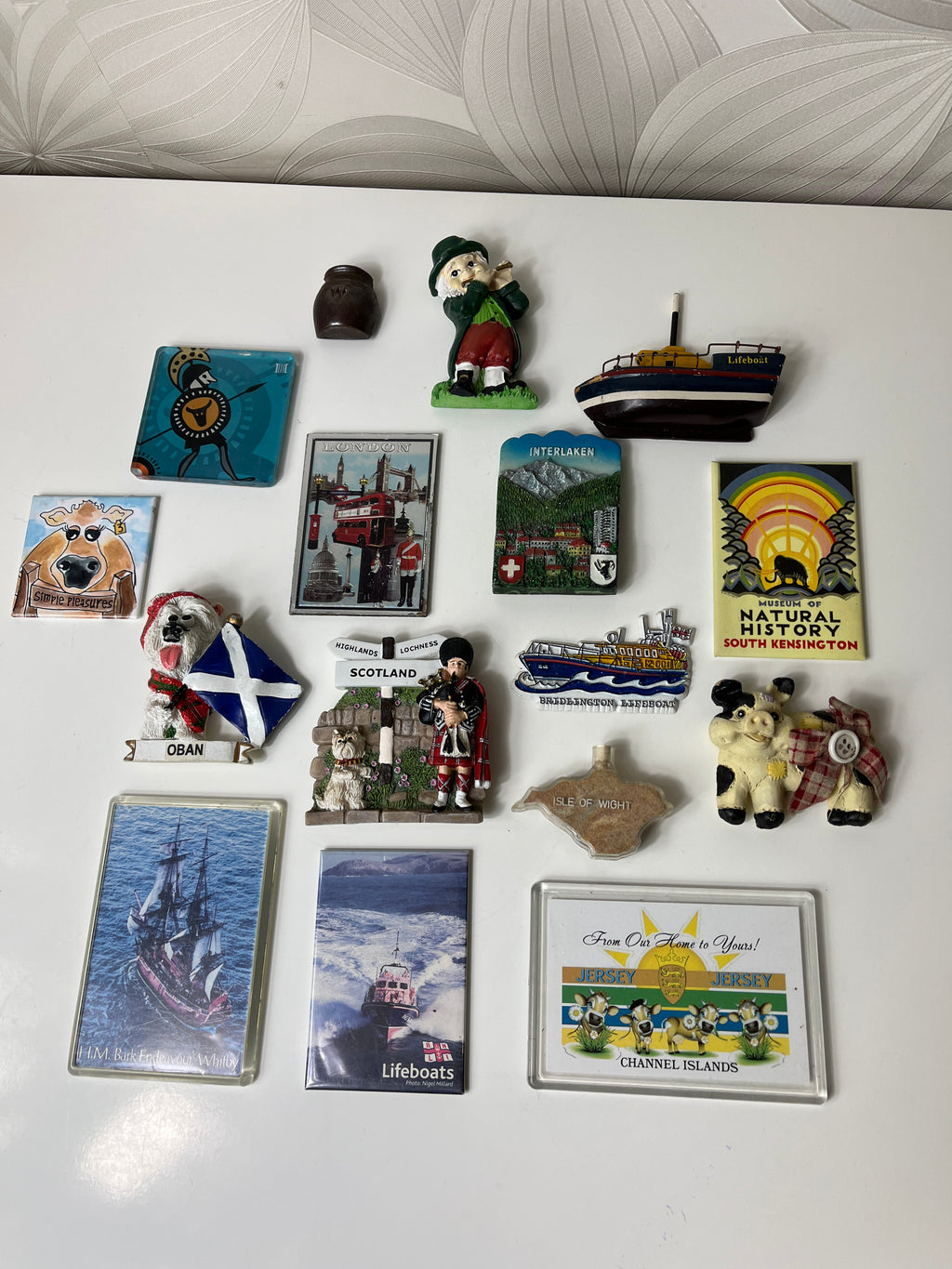 Kolekciniai magnetukai iš skirtingų pasaulio vietų (16 vnt.)