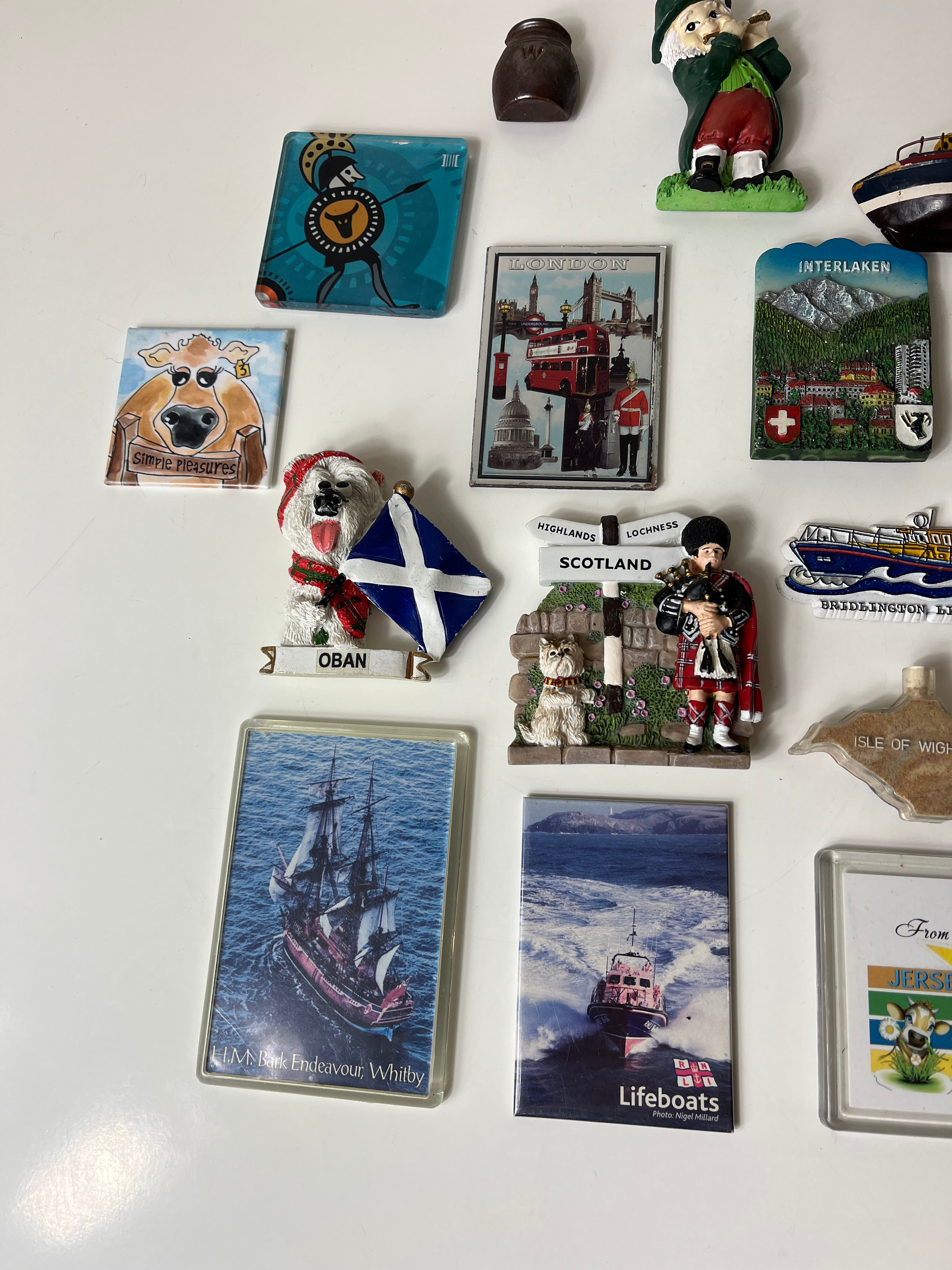 Kolekciniai magnetukai iš skirtingų pasaulio vietų (16 vnt.)