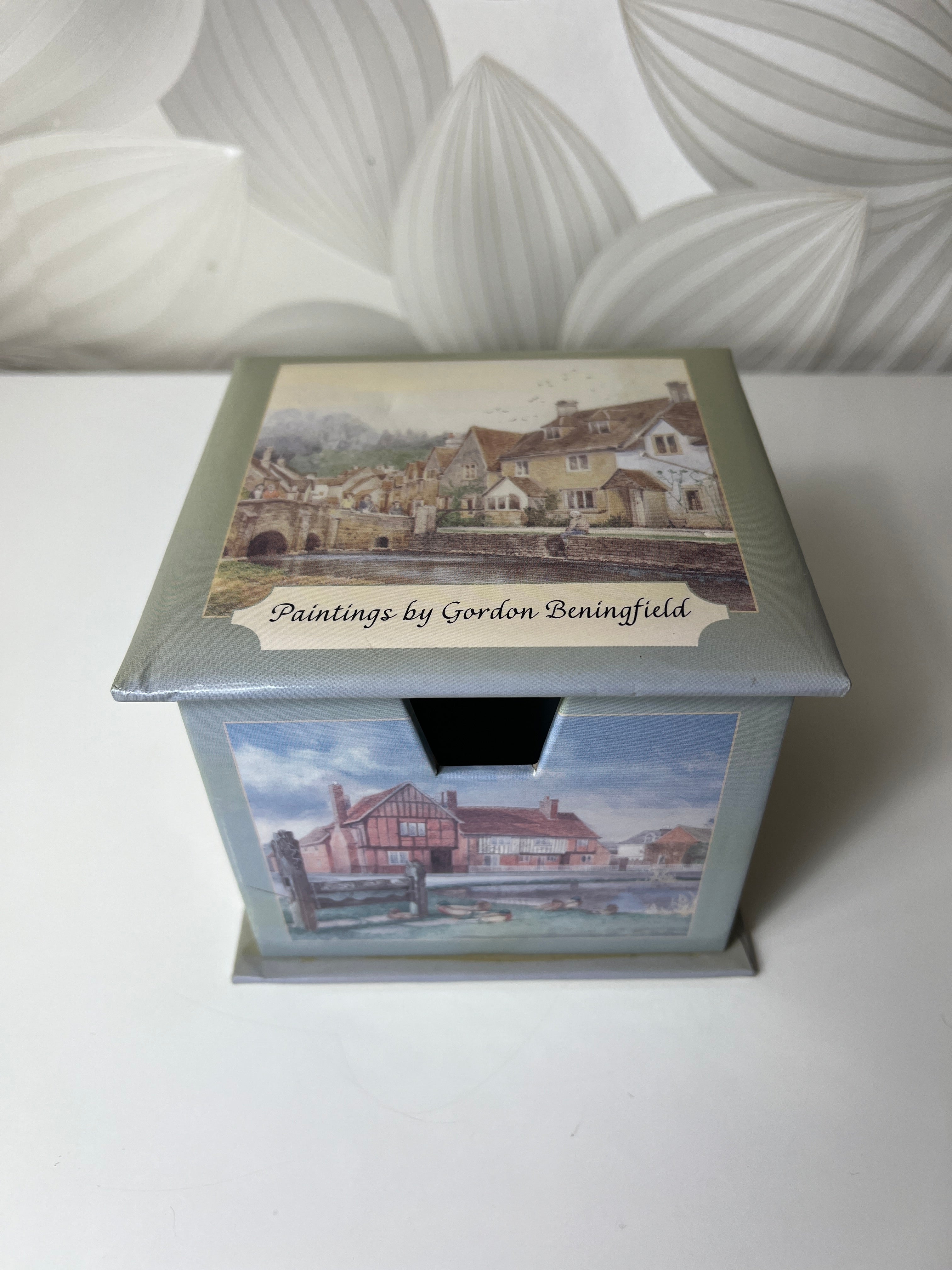 Gordon Beningfield dėžutė su paveikslais