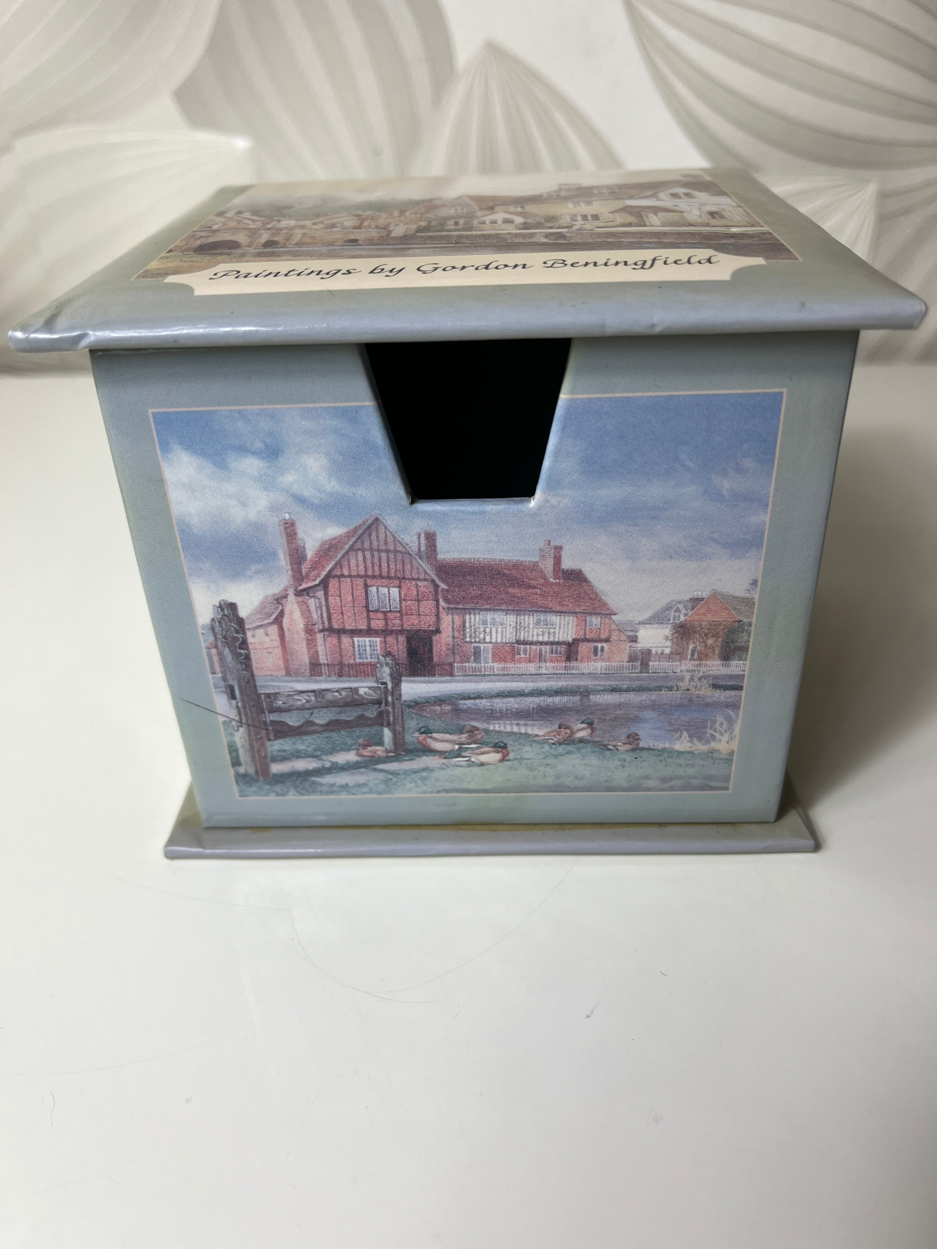 Gordon Beningfield dėžutė su paveikslais
