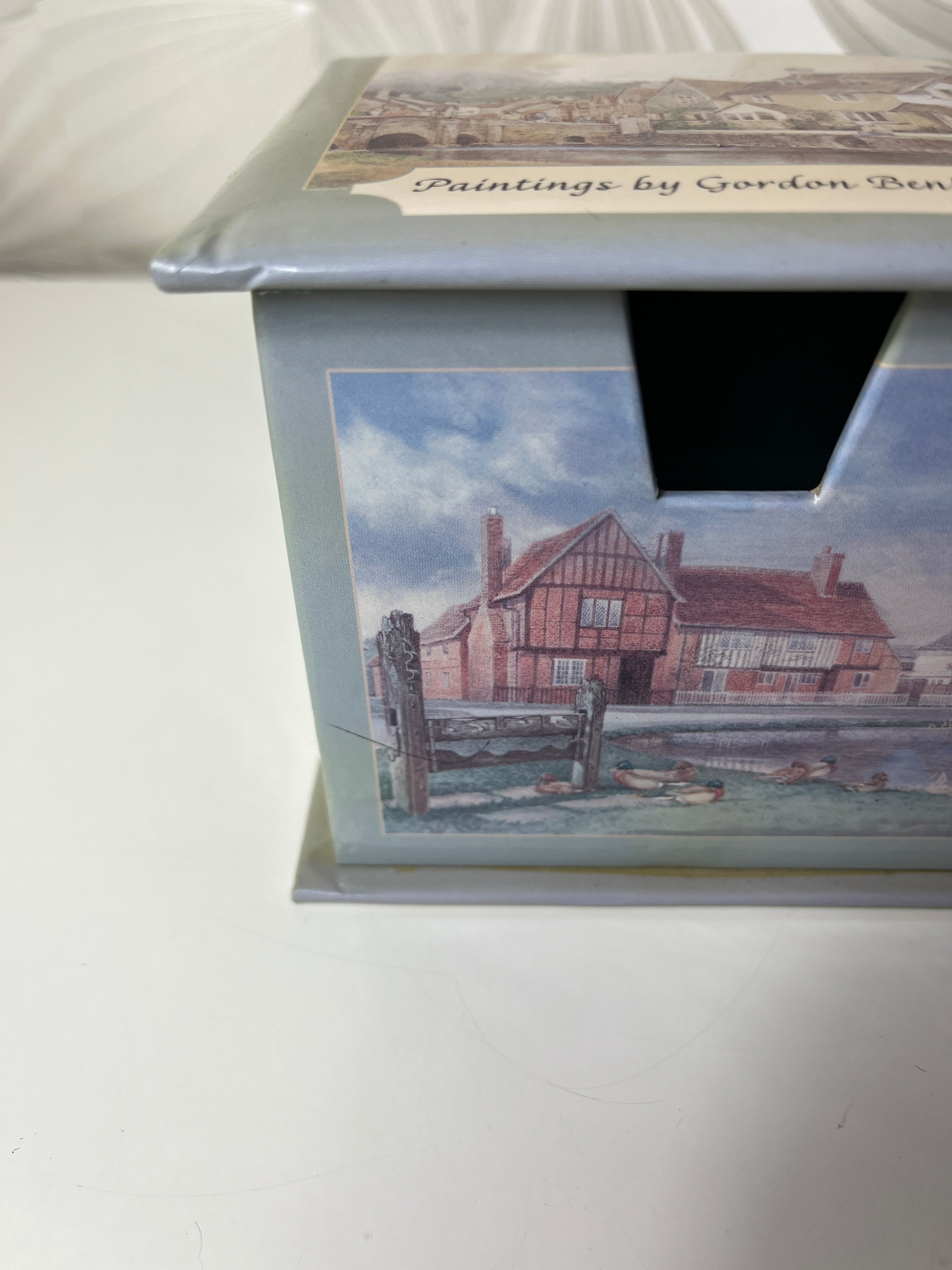 Gordon Beningfield dėžutė su paveikslais