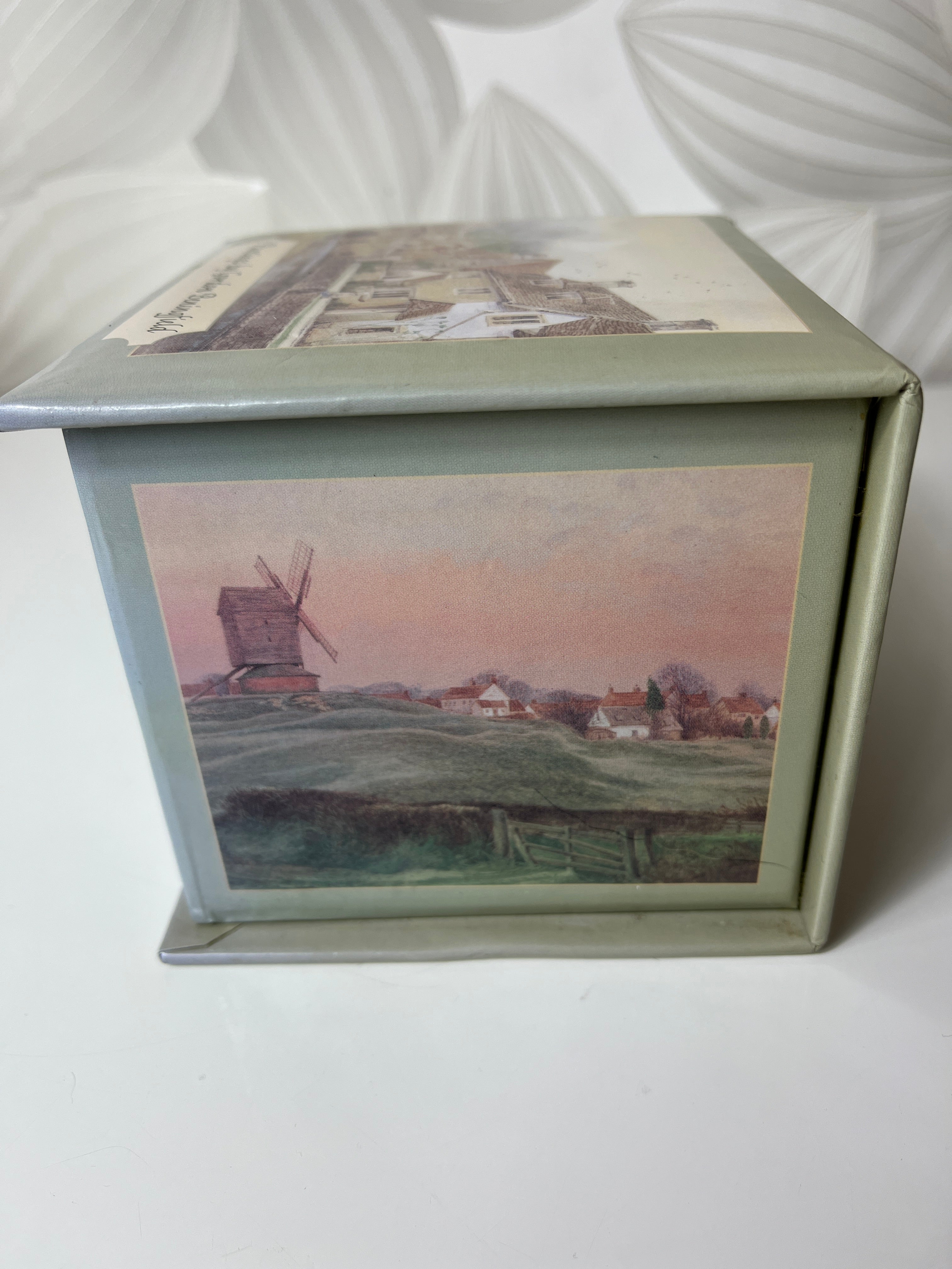 Gordon Beningfield dėžutė su paveikslais