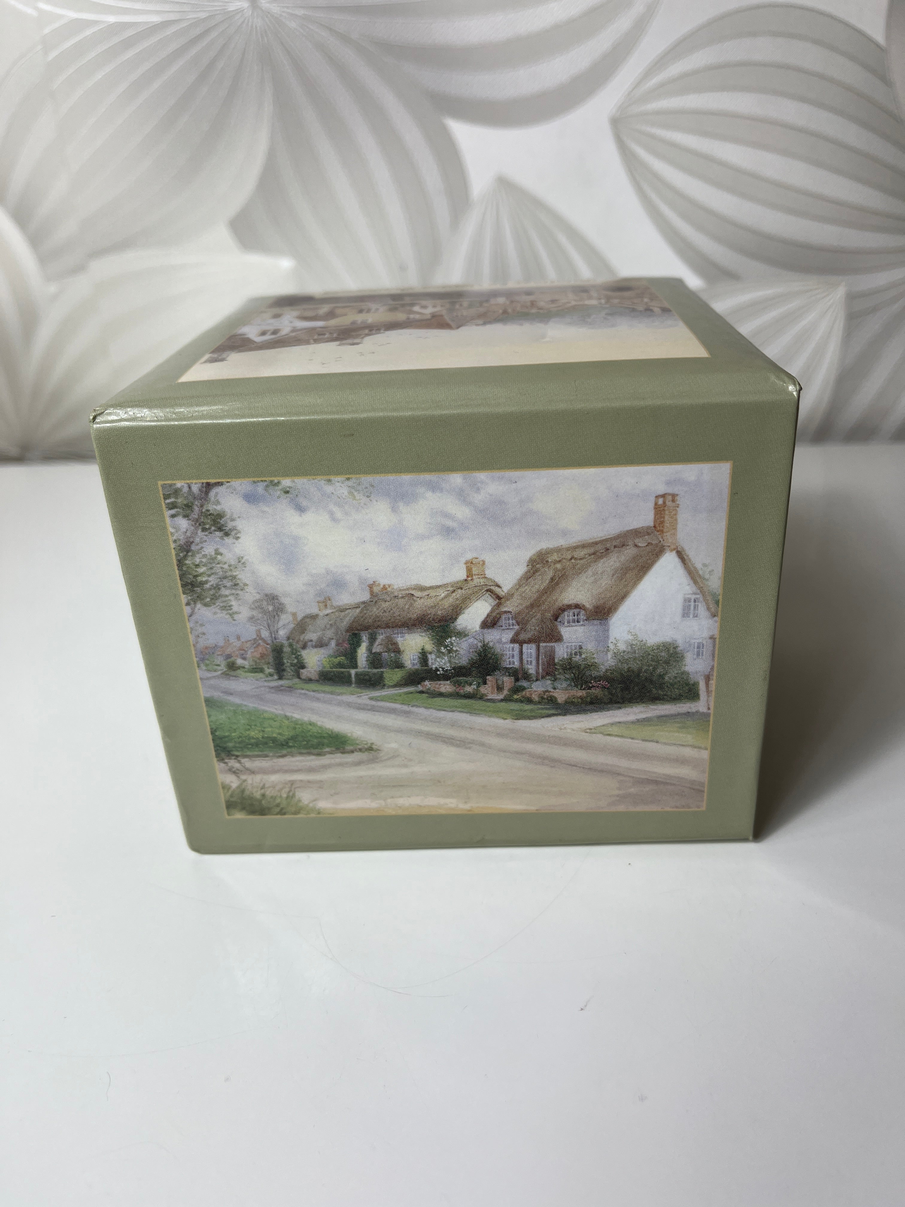 Gordon Beningfield dėžutė su paveikslais