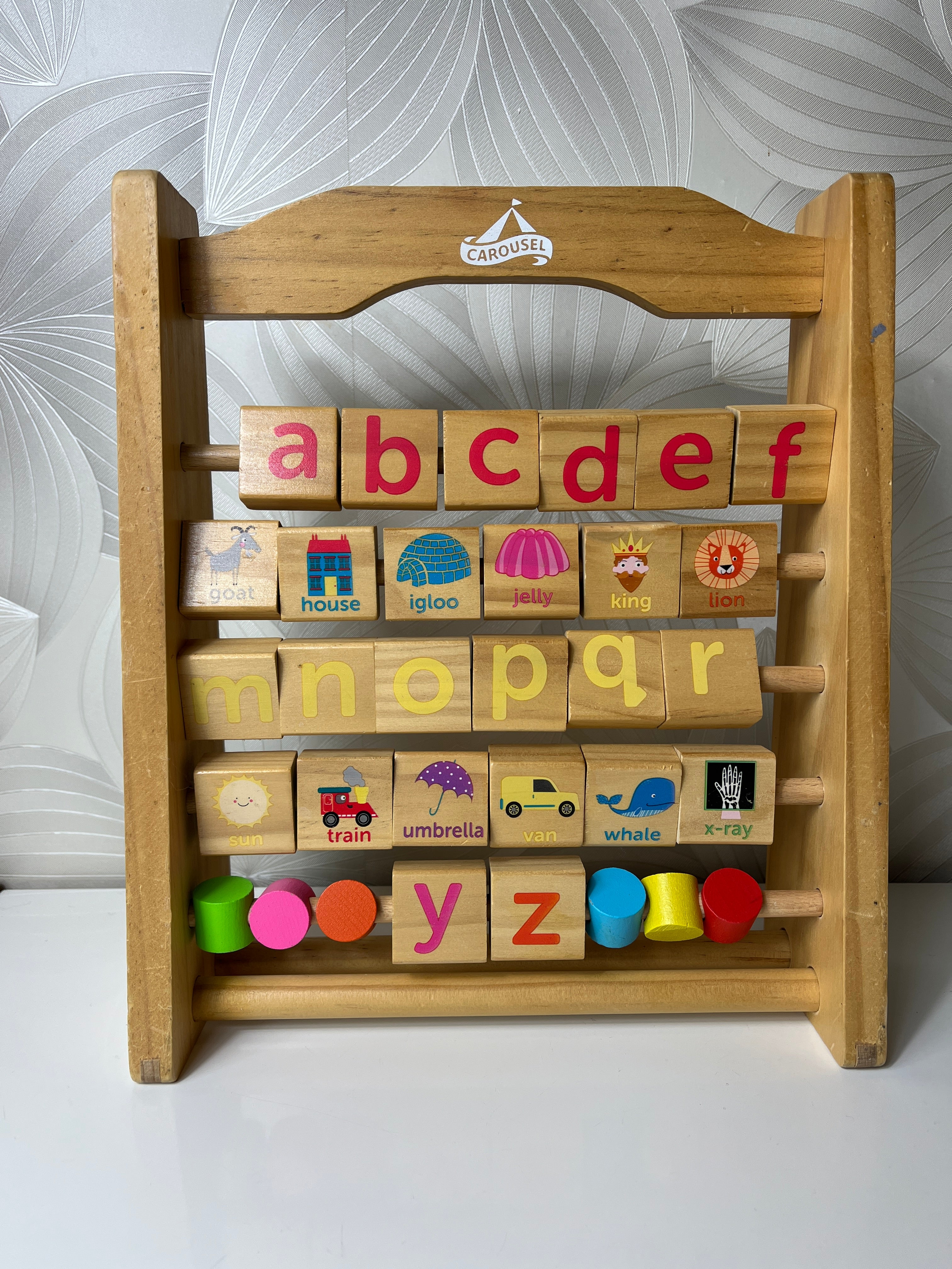 Medinis lavinamasis žaislas su raidėmis ir paveikslėliais