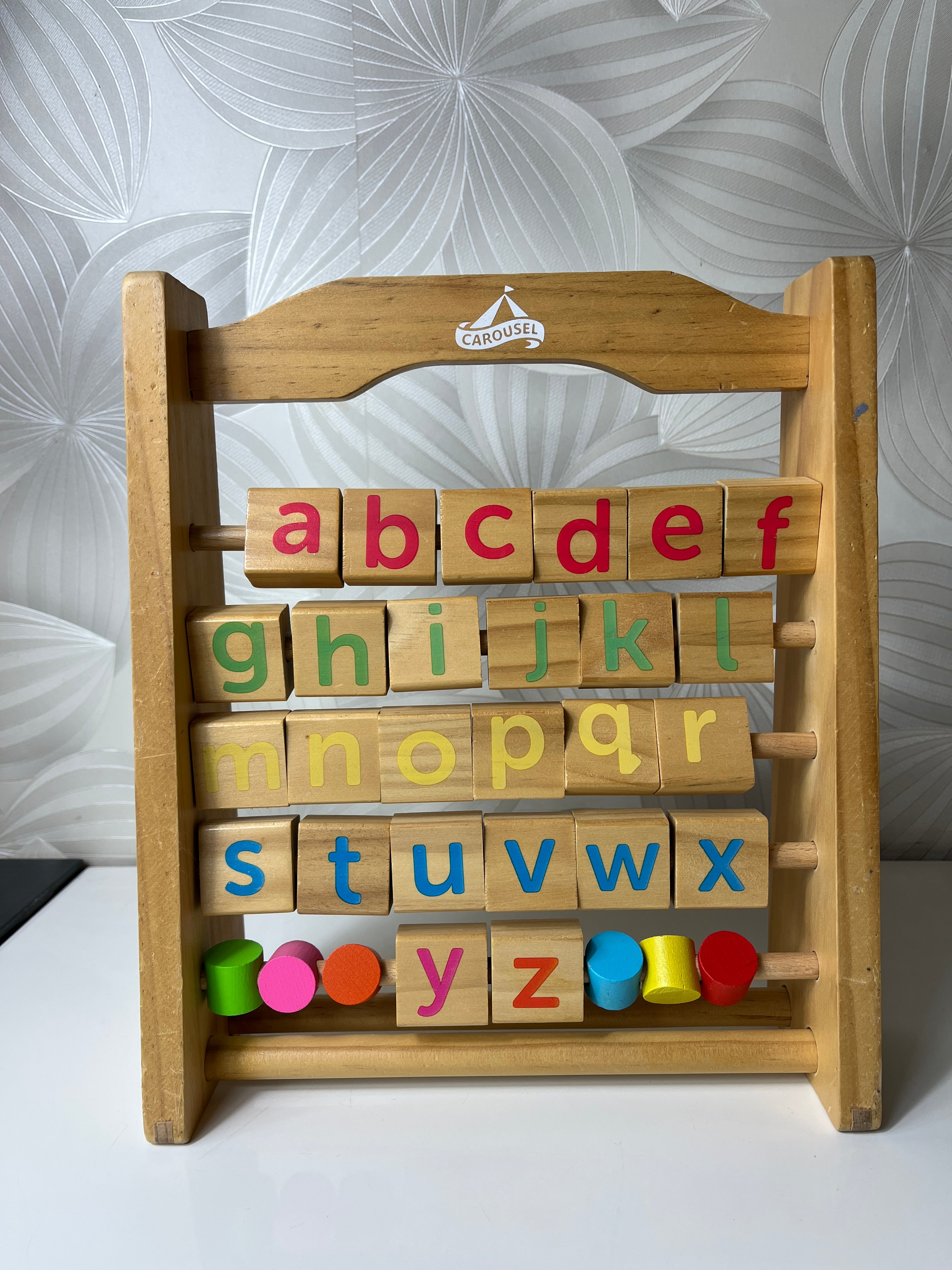 Medinis lavinamasis žaislas su raidėmis ir paveikslėliais