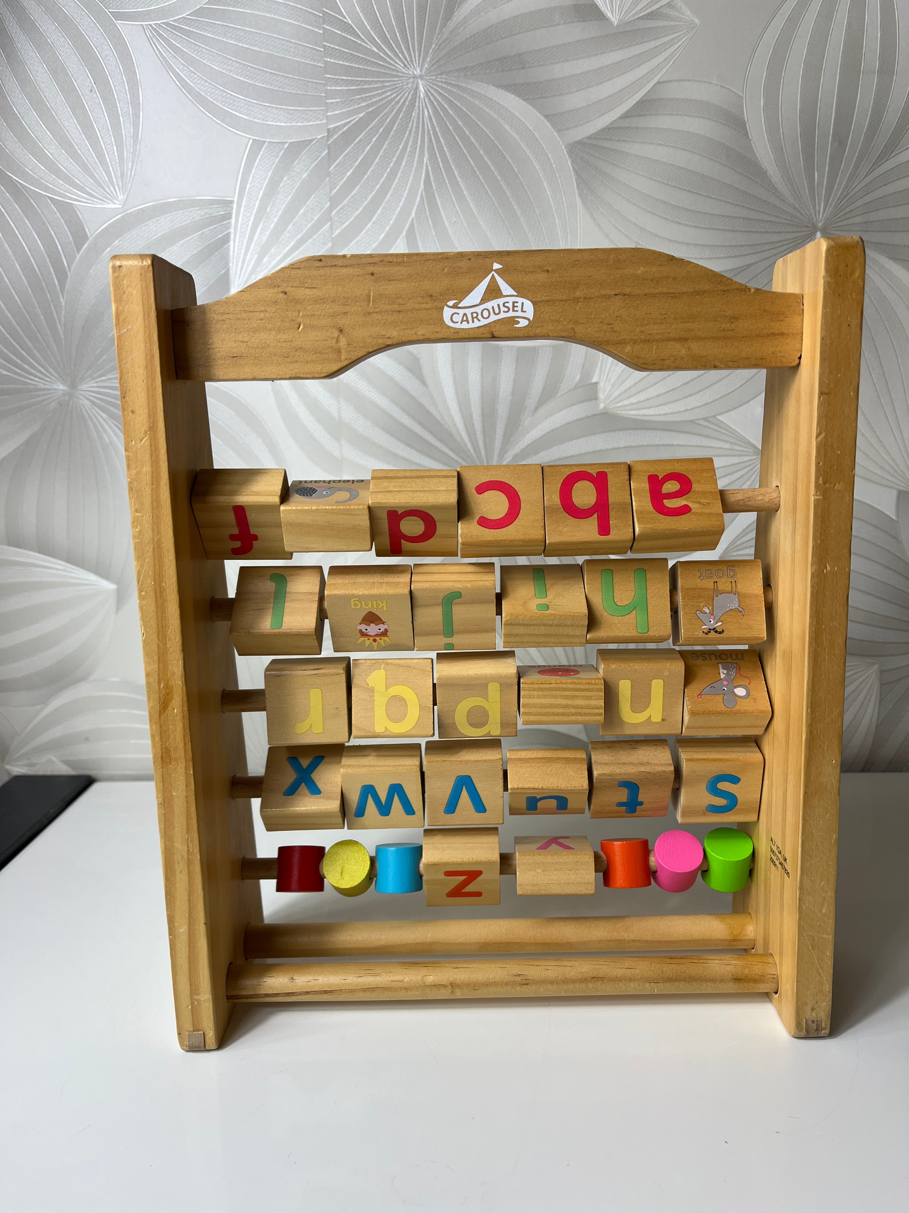 Medinis lavinamasis žaislas su raidėmis ir paveikslėliais