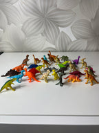 Nedidelių žaislinių dinozaurų kolekcija