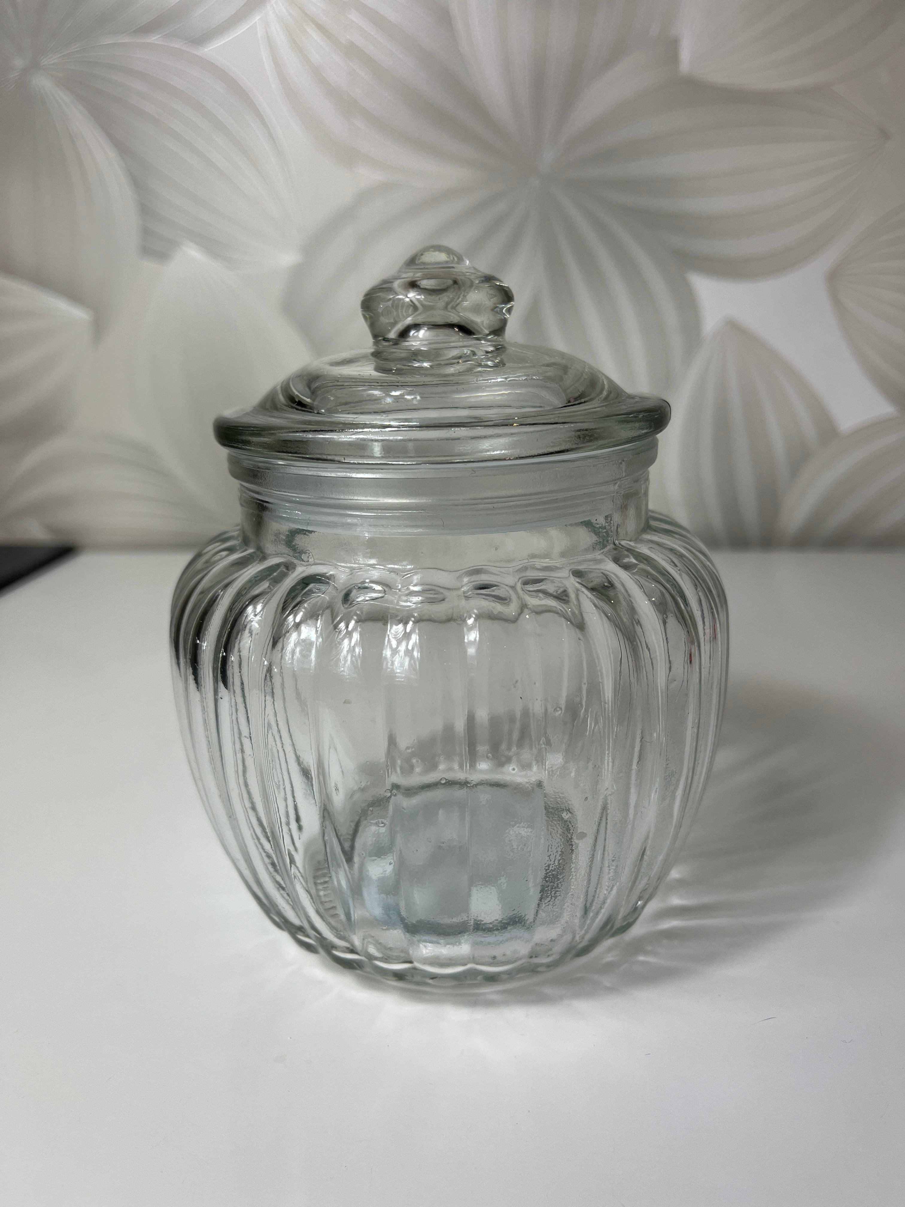 Stiklinis indas su dangteliu