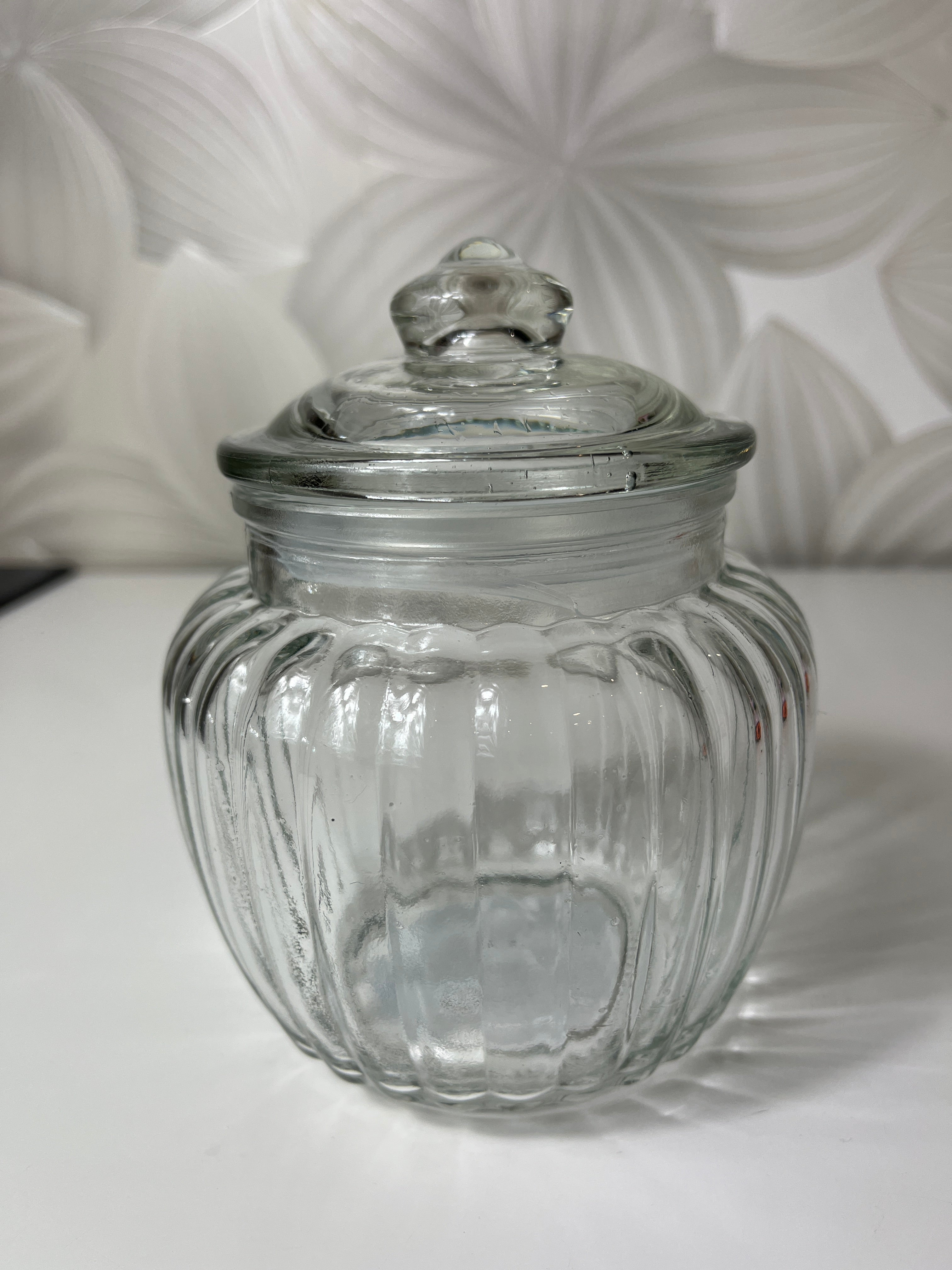 Stiklinis indas su dangteliu