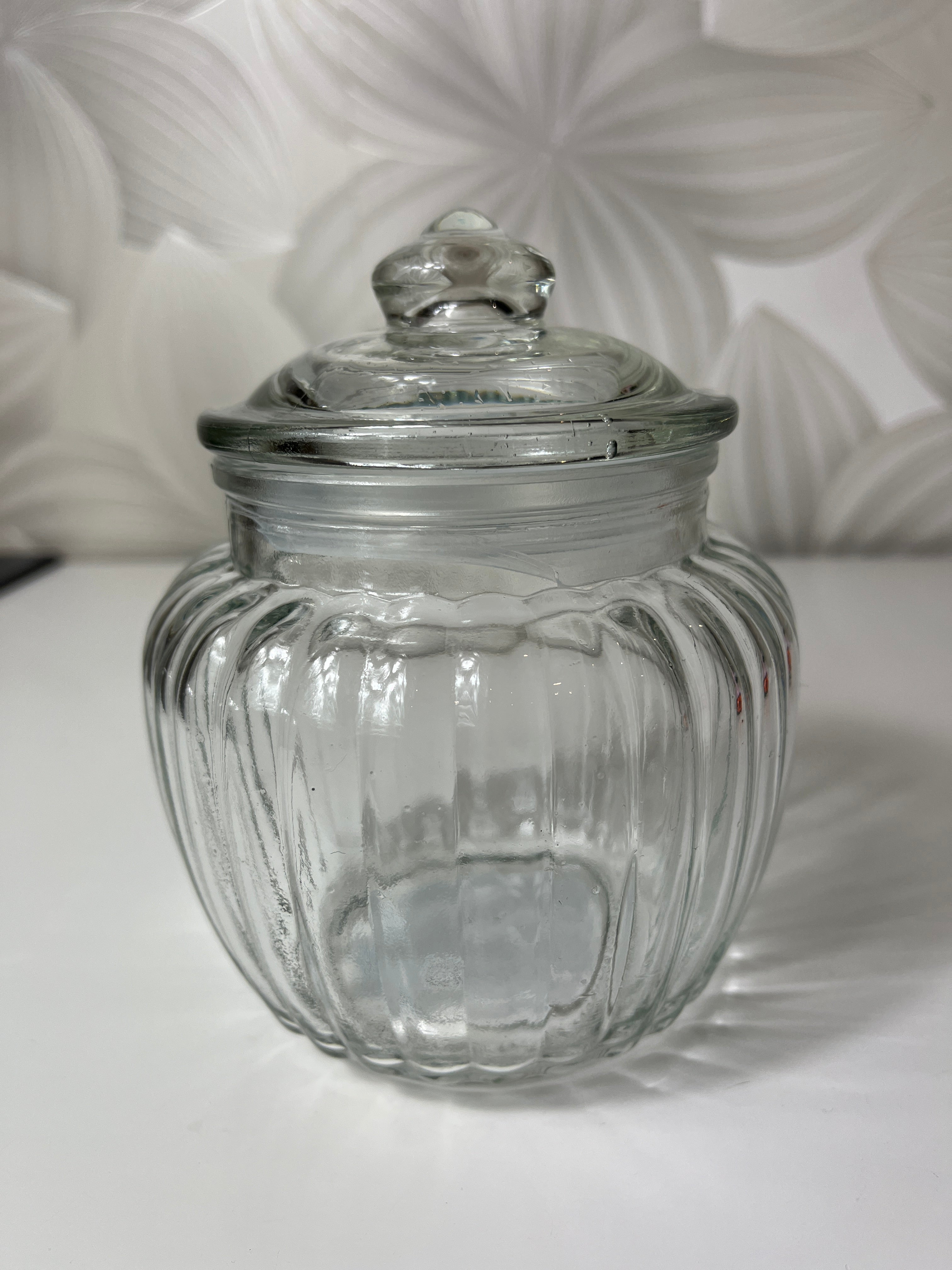 Stiklinis indas su dangteliu