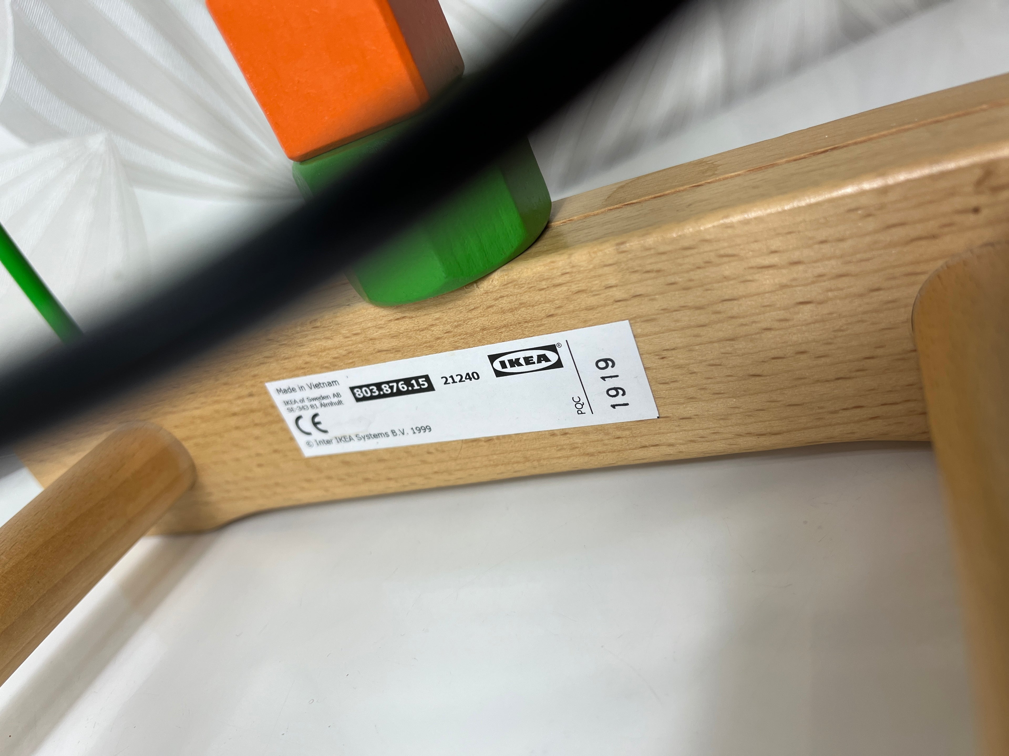 Lavinamasis žaislas su spalvotais kubeliais