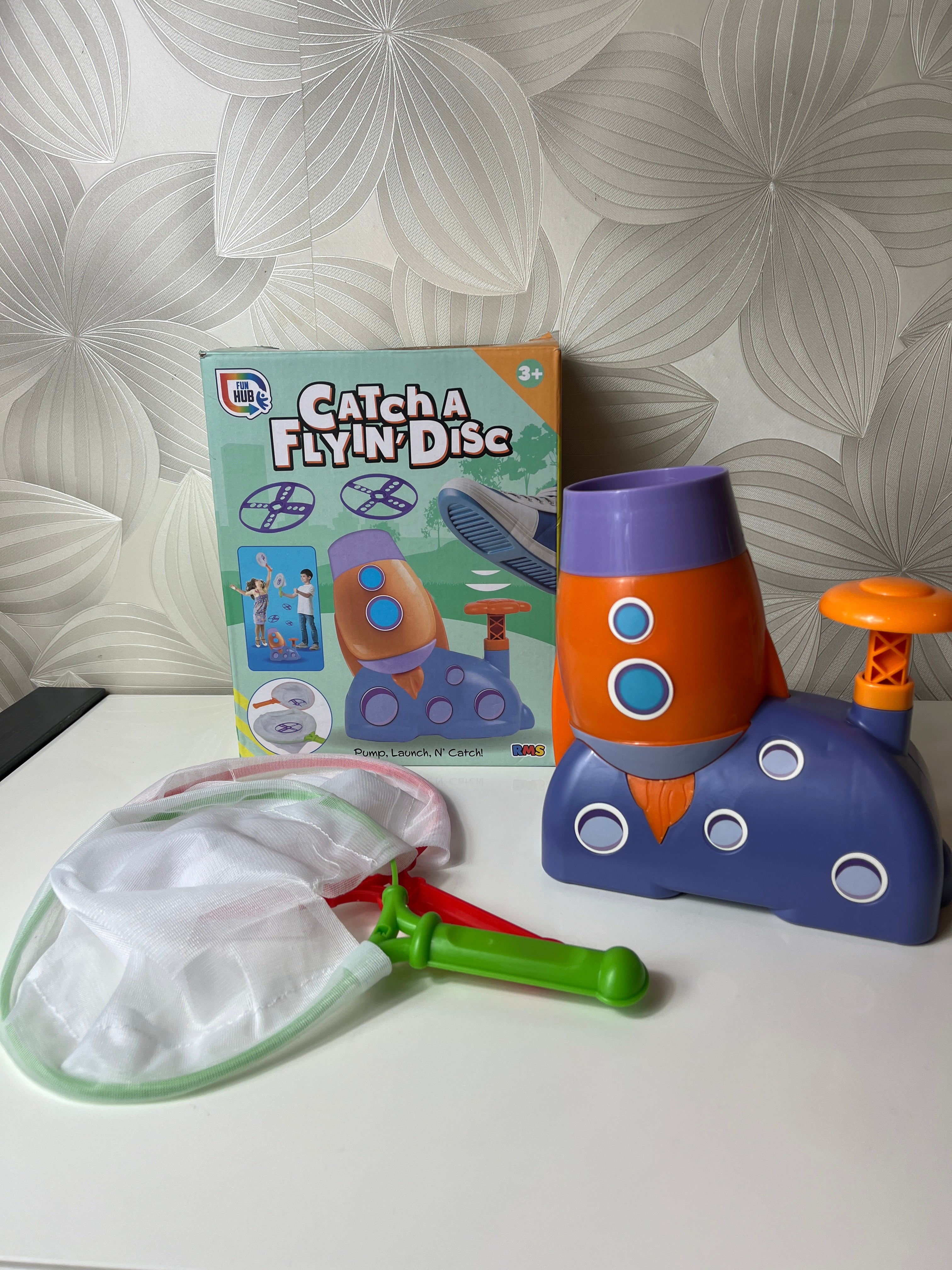 Žaidimas „Catch A Flyin’ Disc“ su diskų paleidimo aparatu