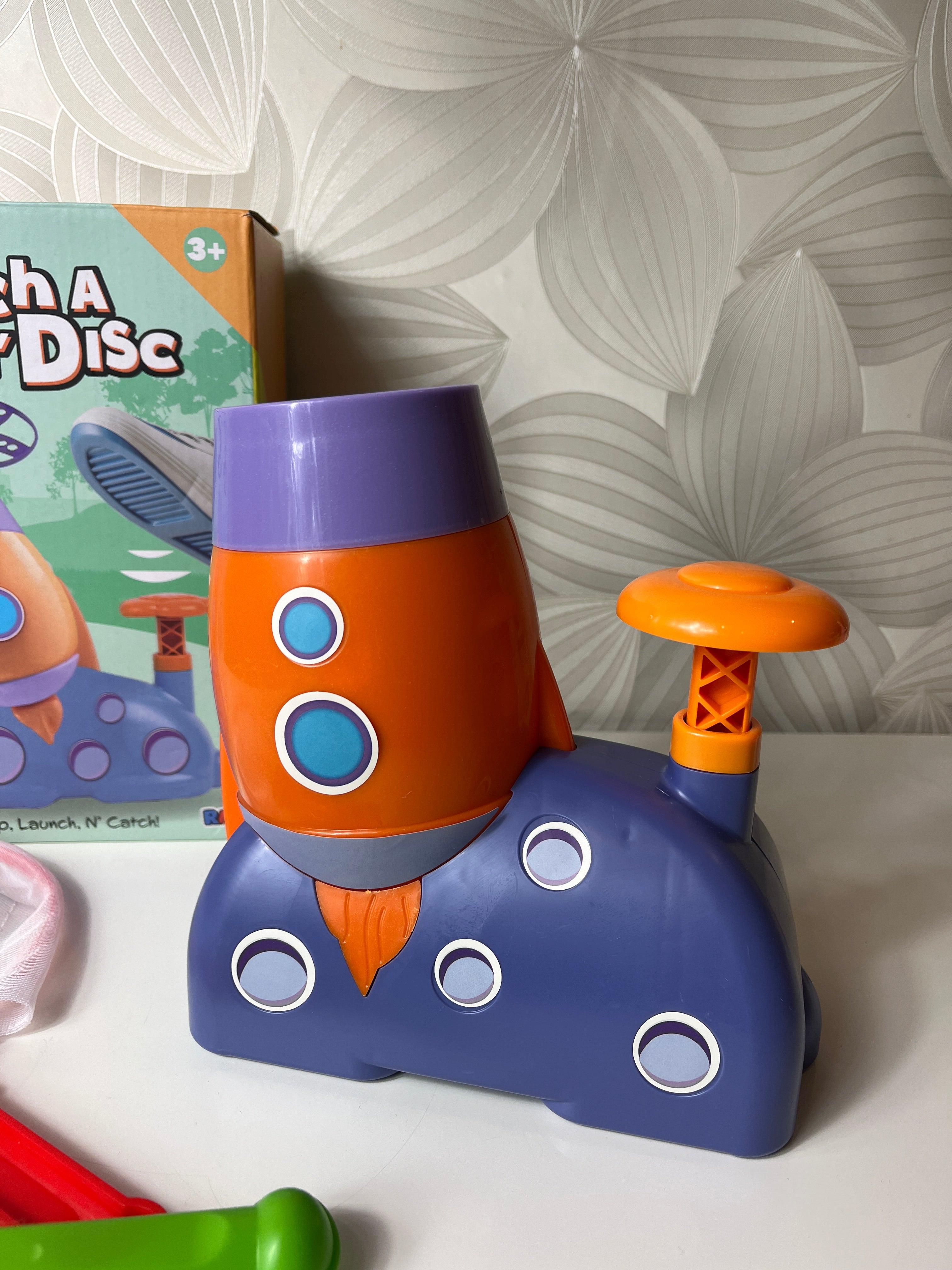 Žaidimas „Catch A Flyin’ Disc“ su diskų paleidimo aparatu