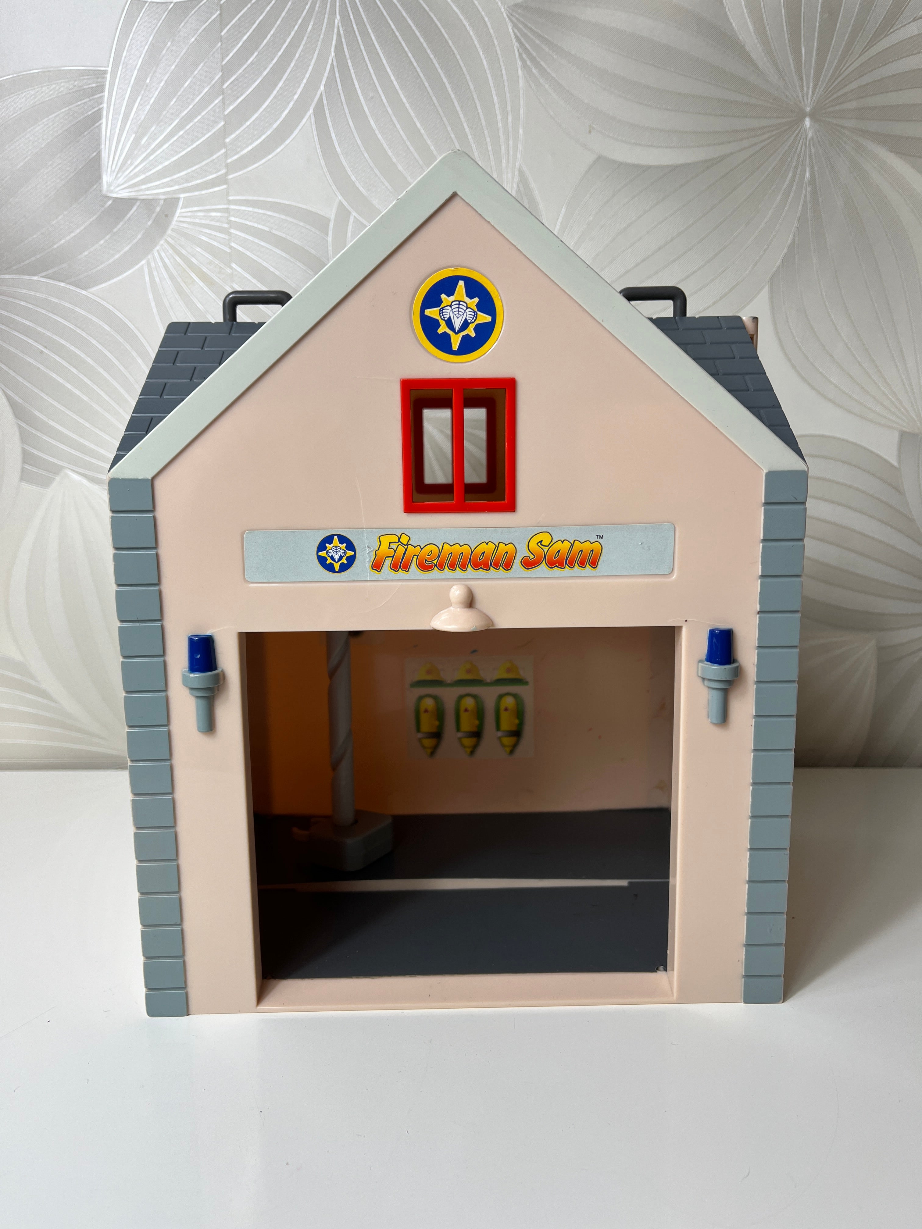 Gaisrinė - ugniagesio namelis su figūrėle „Fireman Sam“