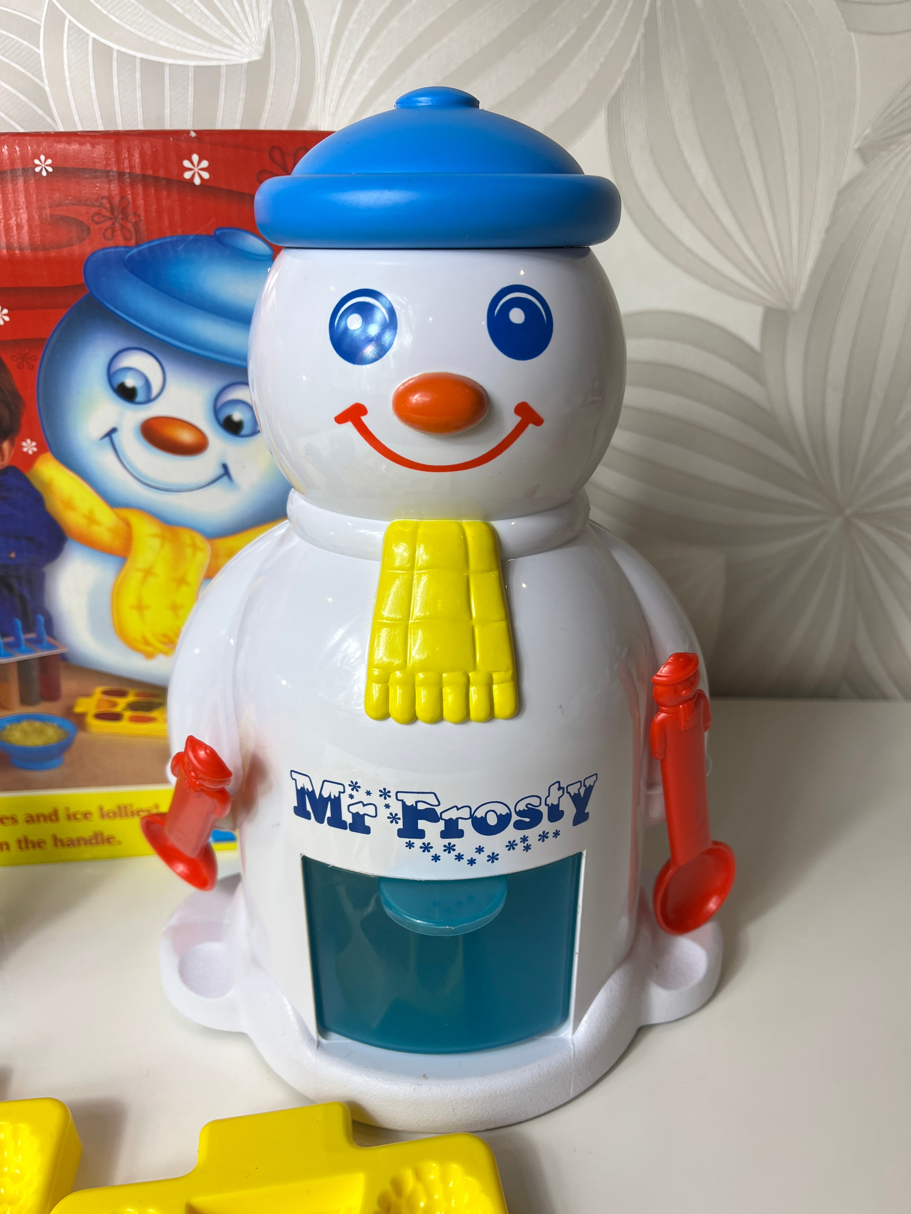 Vintažinis ledo smulkintuvas „Mr. Frosty“ - užsiėmimas vaikams