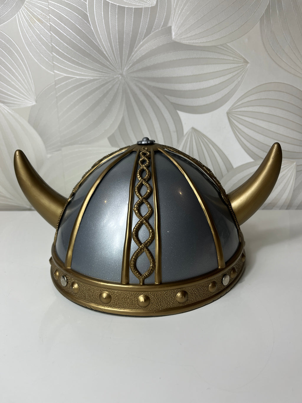 Dekoratyvinis žaislinis vikingų šalmas