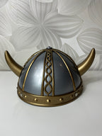 Dekoratyvinis žaislinis vikingų šalmas